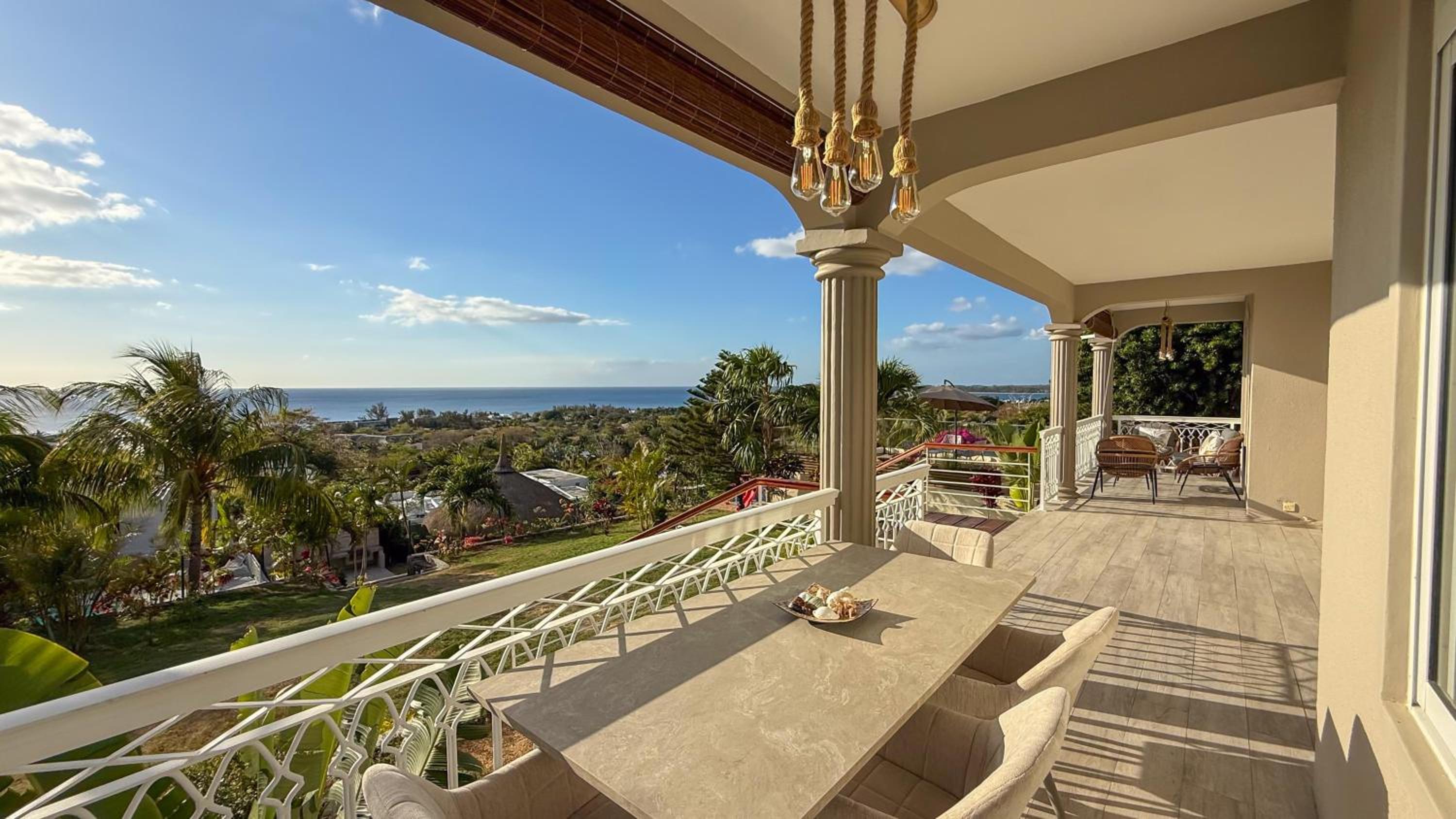 LAKAZ DEL VISTA - Luxurious new apartments with panoramic sea views, pool & garden retreat