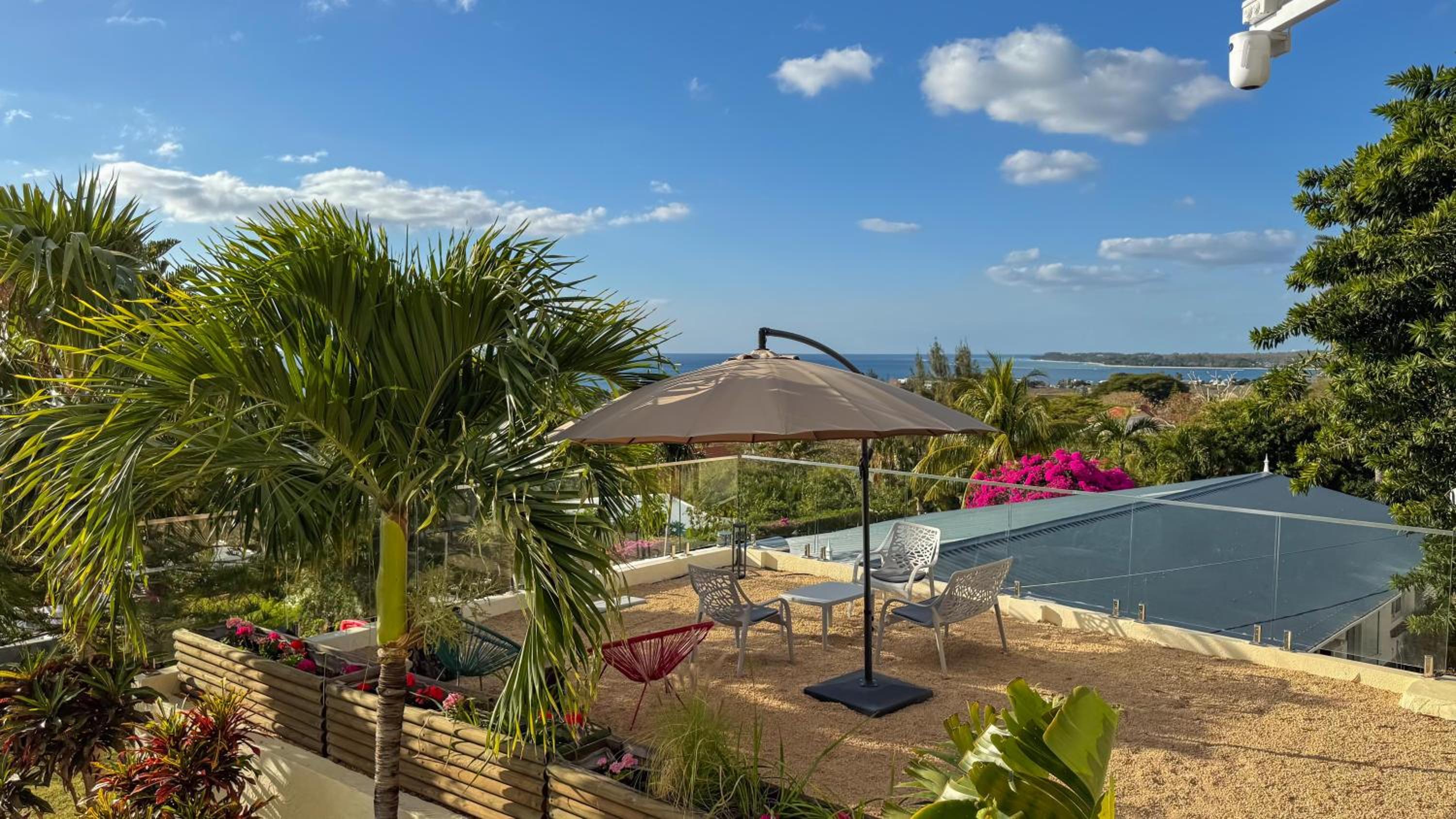 LAKAZ DEL VISTA - Luxurious new apartments with panoramic sea views, pool & garden retreat