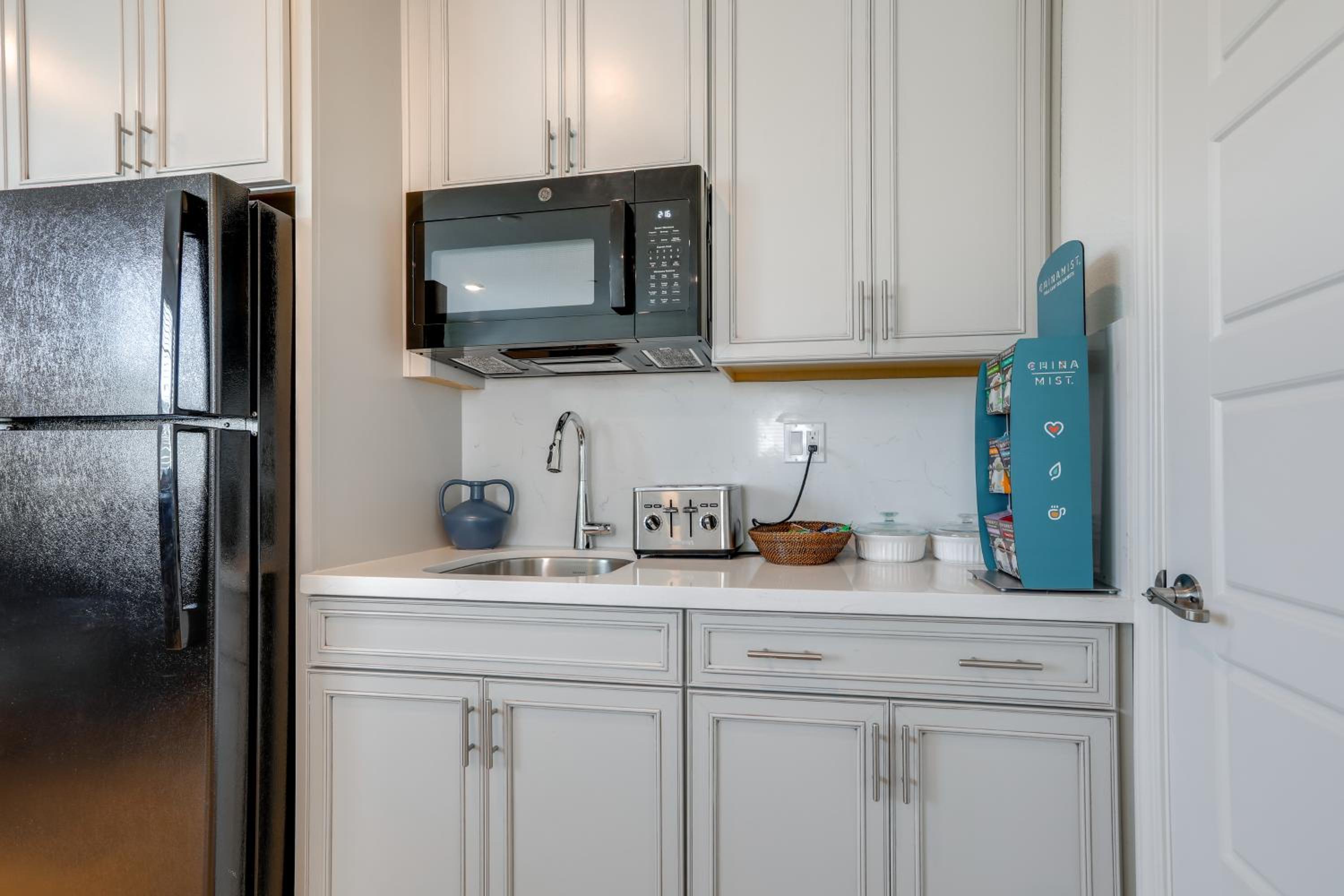 Cozy and Convenient Residential Duplex in Woodland