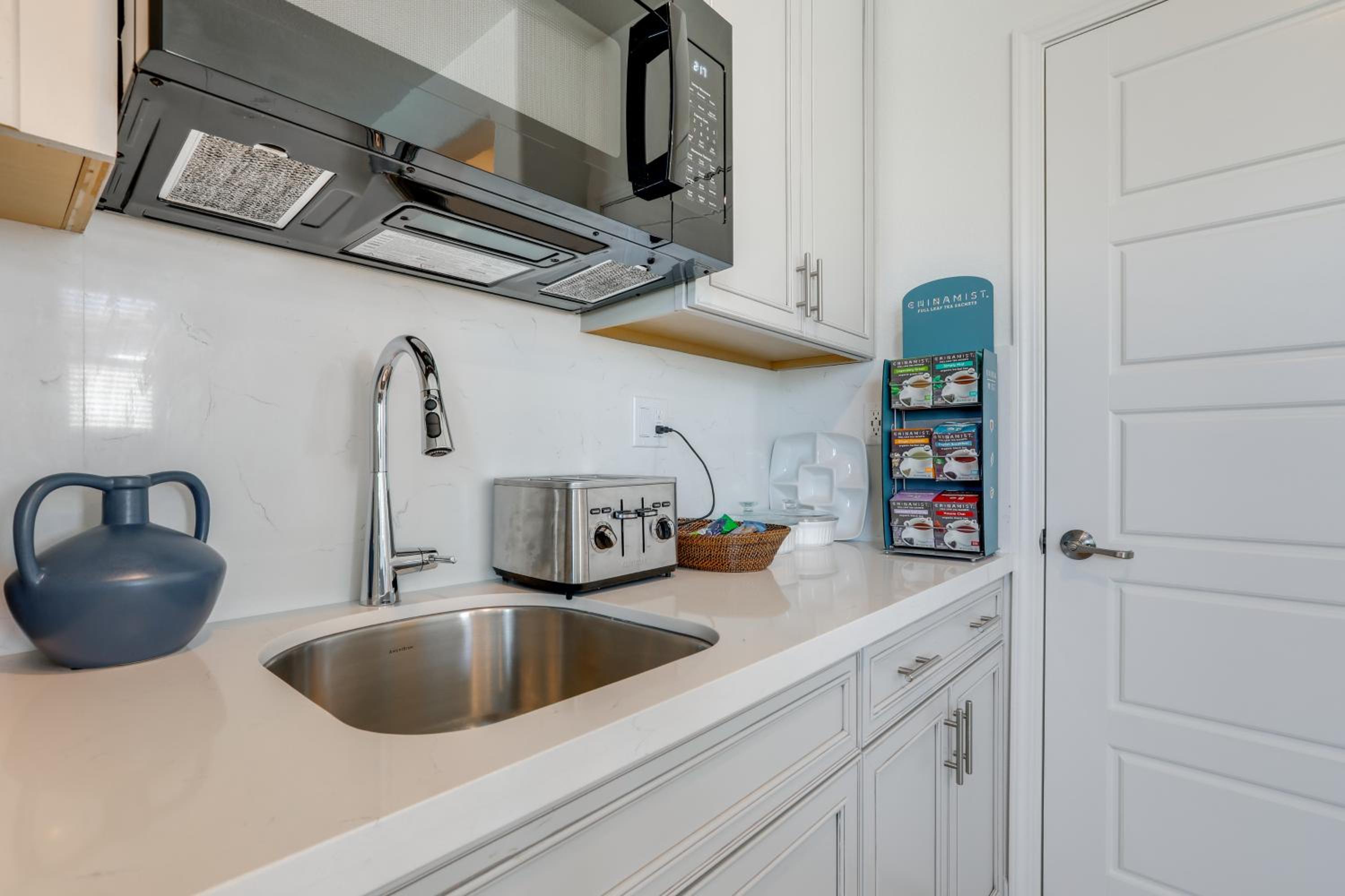 Cozy and Convenient Residential Duplex in Woodland