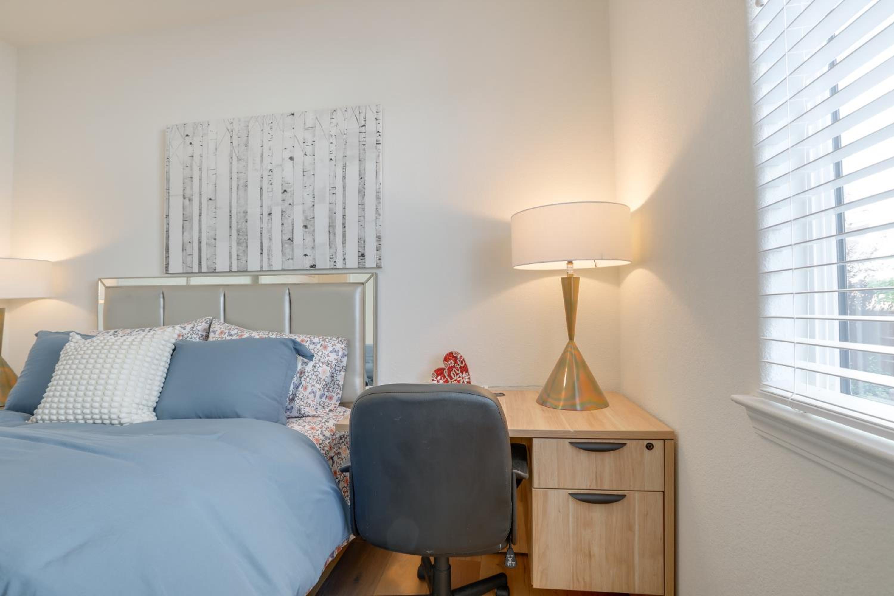 Cozy and Convenient Residential Duplex in Woodland