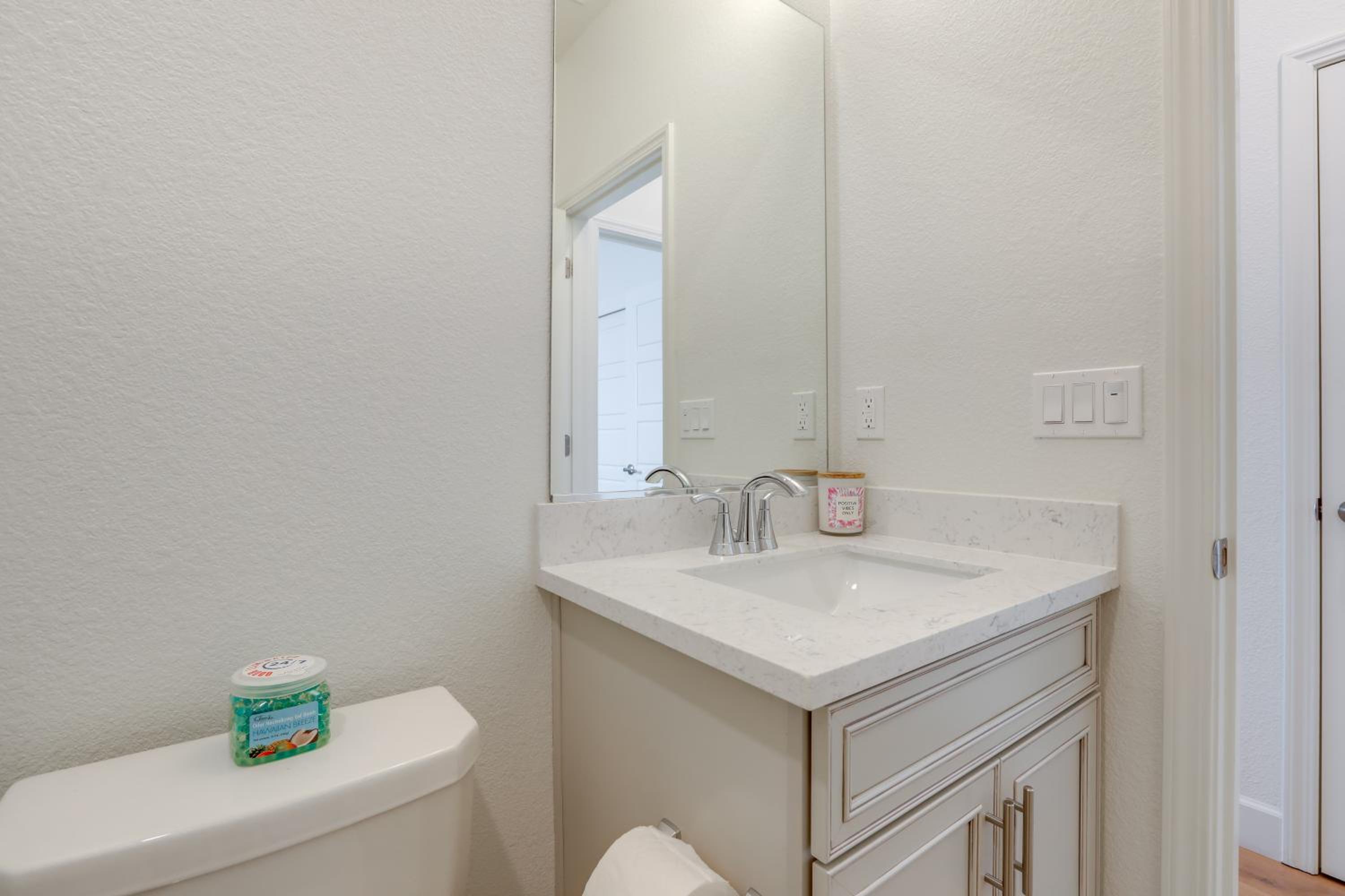 Cozy and Convenient Residential Duplex in Woodland