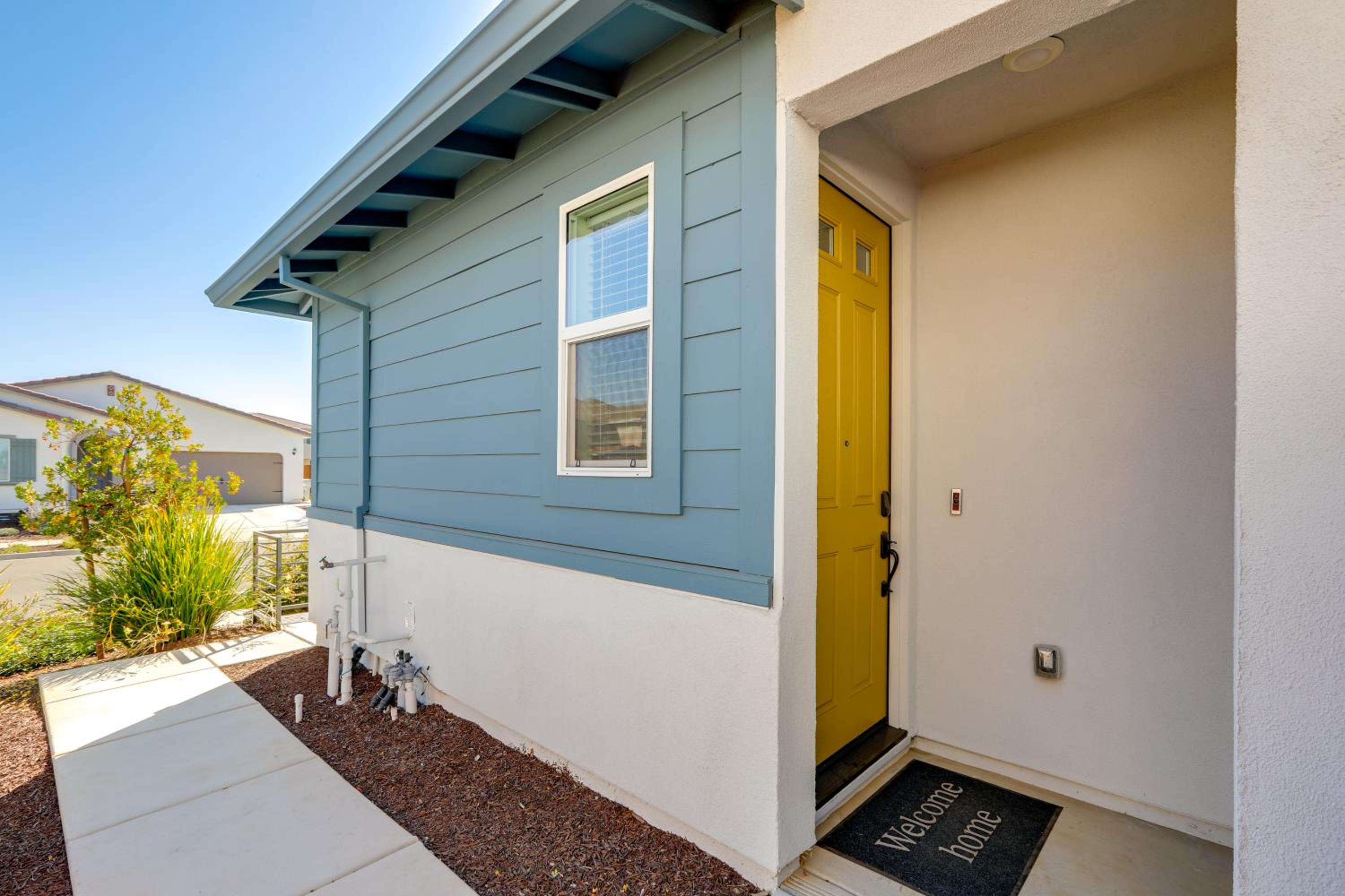 Cozy and Convenient Residential Duplex in Woodland