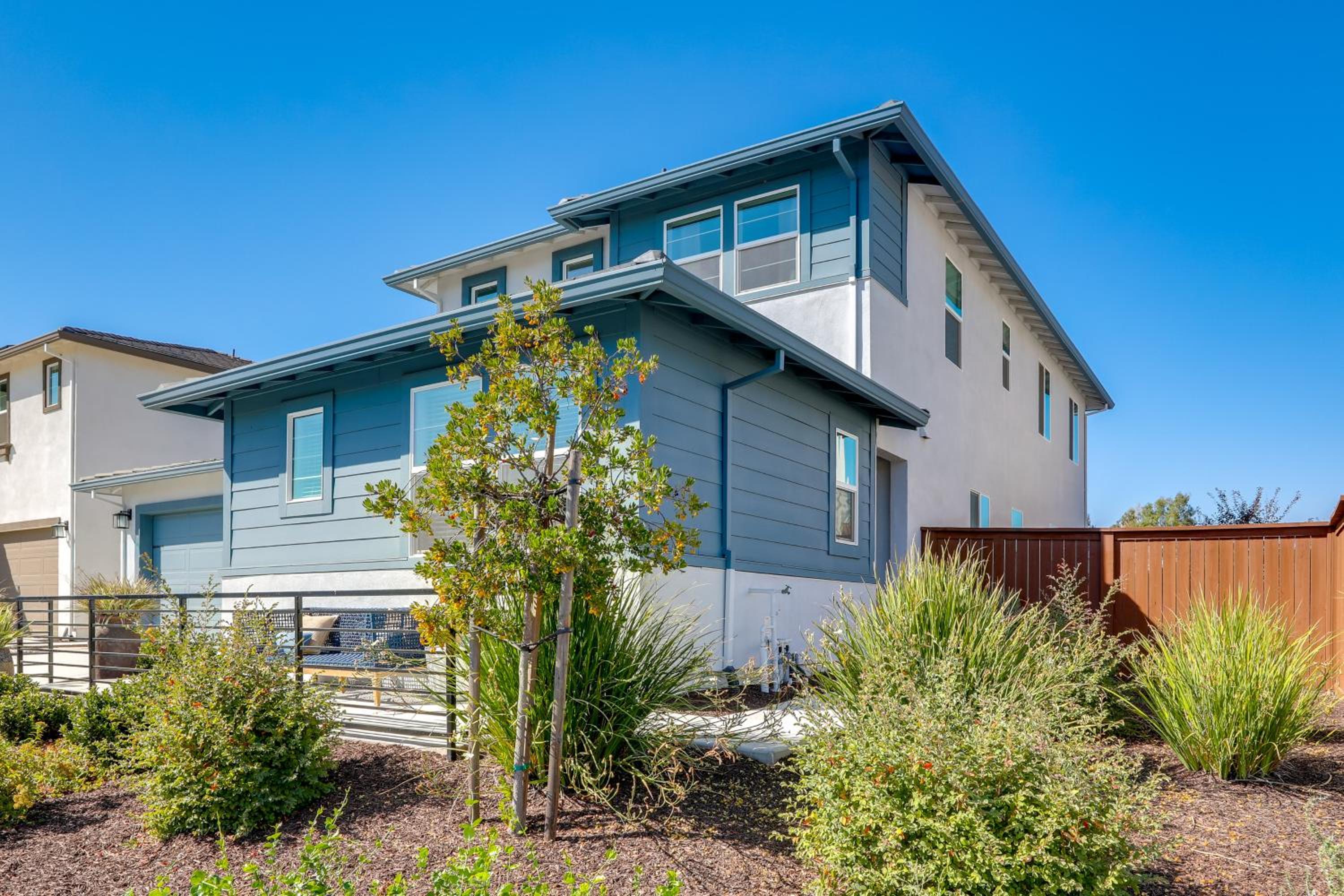 Cozy and Convenient Residential Duplex in Woodland