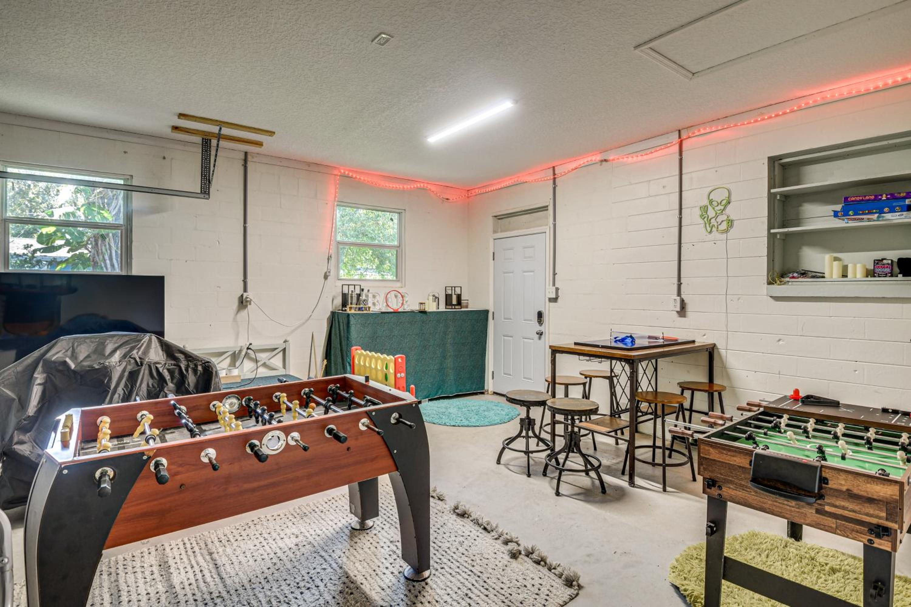 Game Room, Yard Home 3 Mi to Daytona Beach!