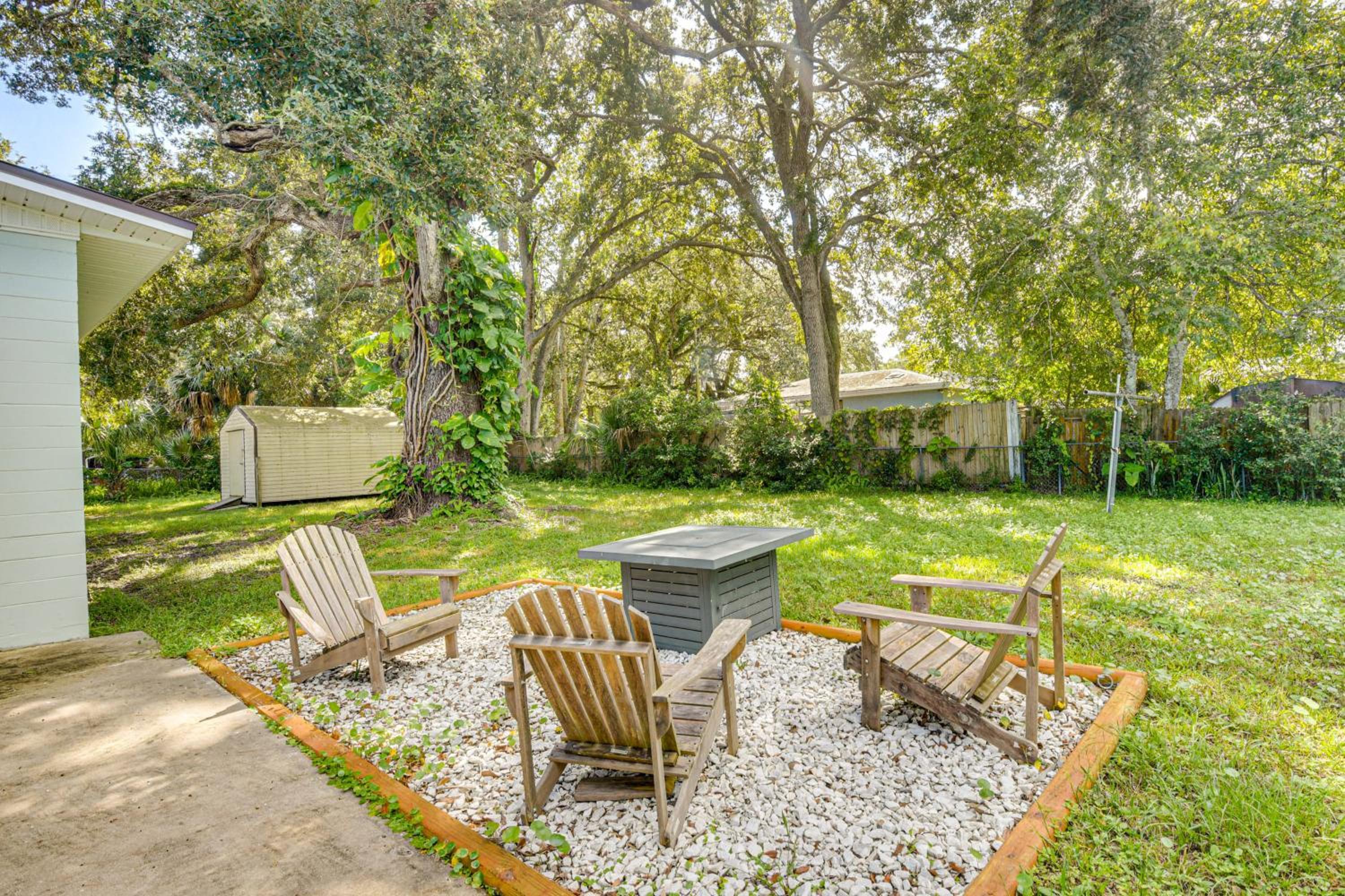 Game Room, Yard Home 3 Mi to Daytona Beach!
