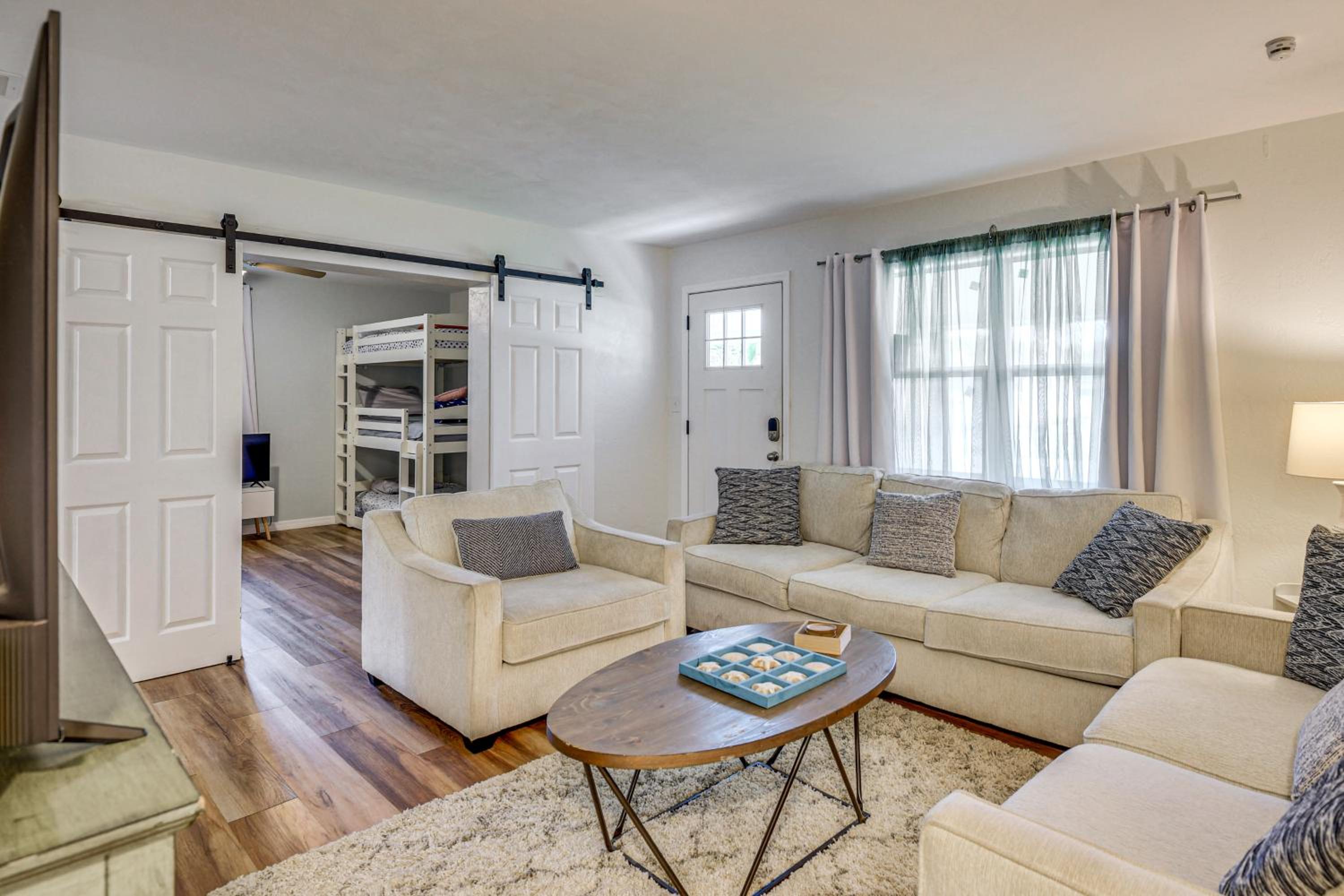 Game Room, Yard Home 3 Mi to Daytona Beach!