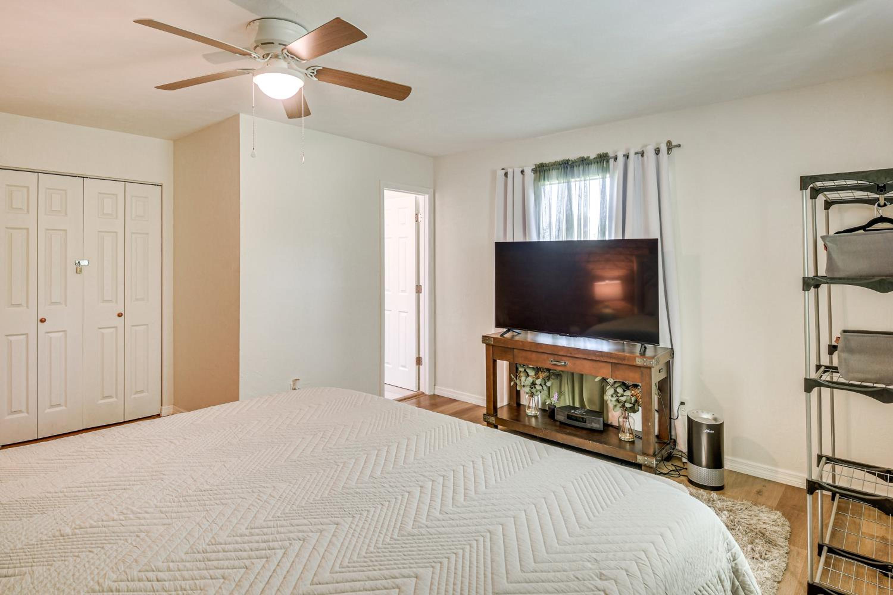 Game Room, Yard Home 3 Mi to Daytona Beach!