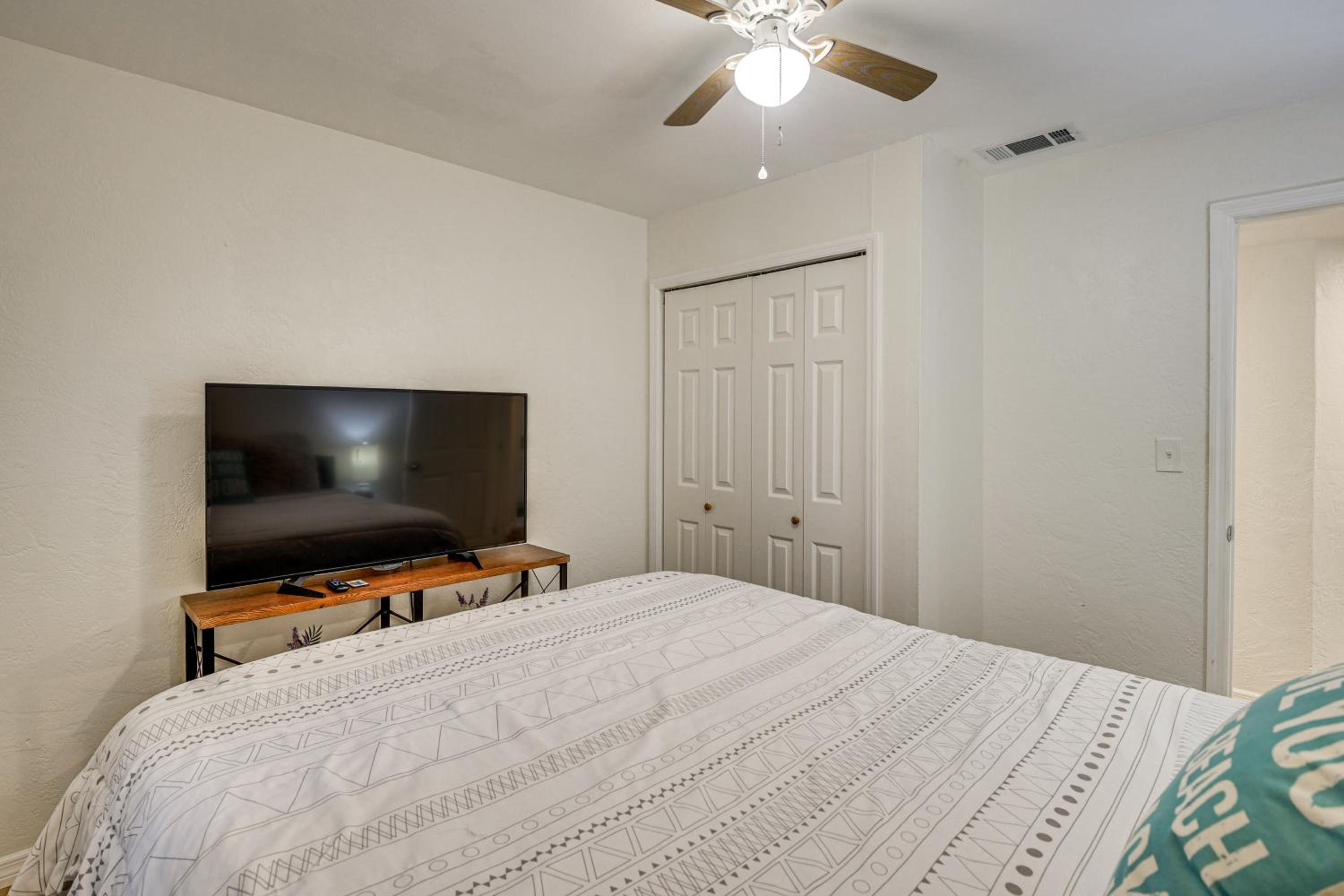 Game Room, Yard Home 3 Mi to Daytona Beach!