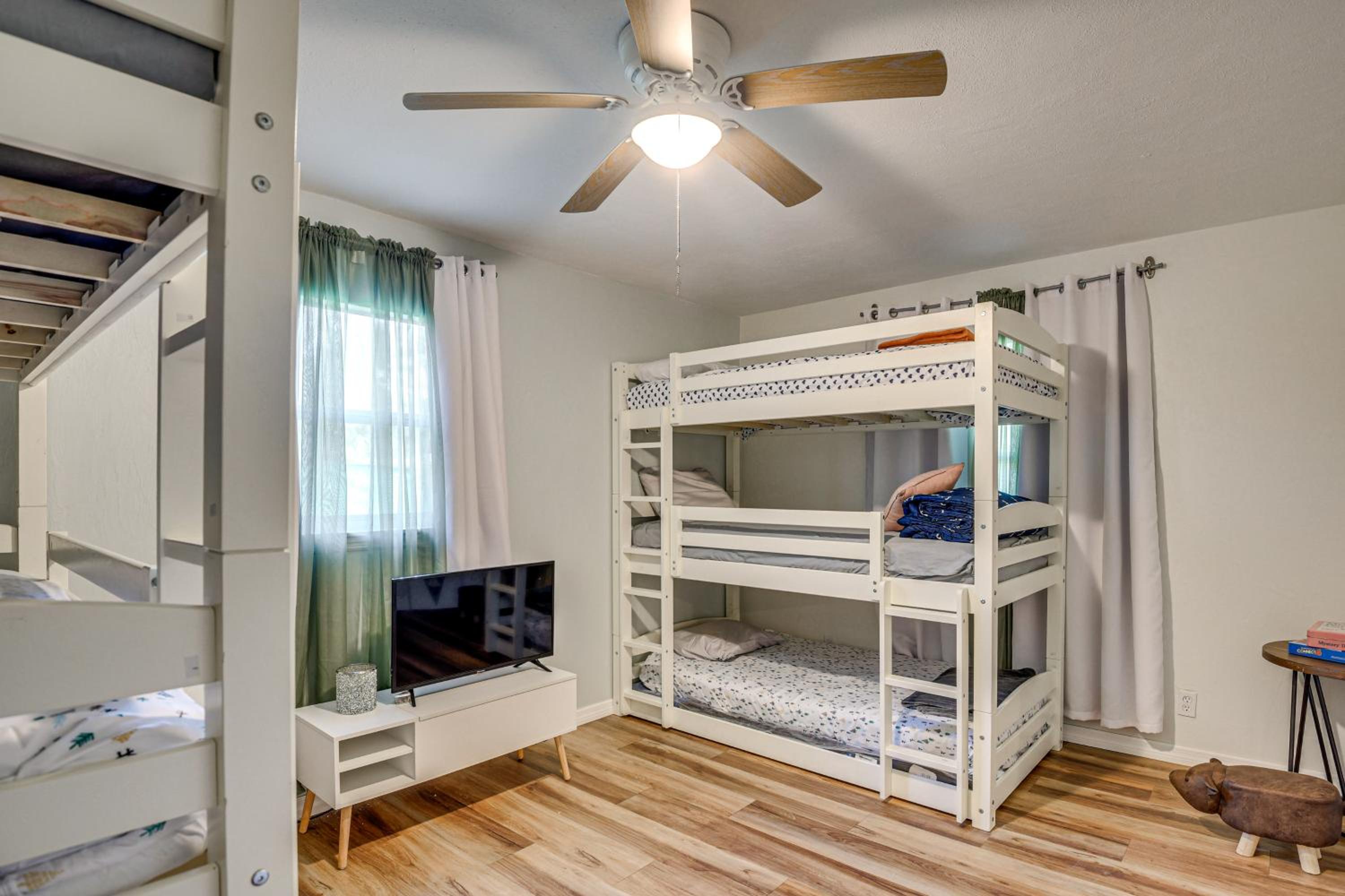 Game Room, Yard Home 3 Mi to Daytona Beach!