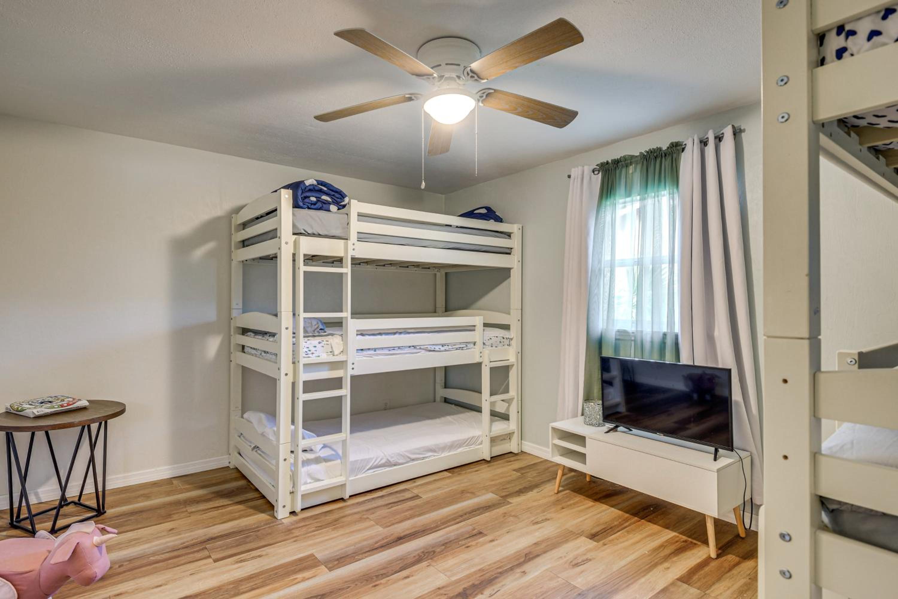 Game Room, Yard Home 3 Mi to Daytona Beach!