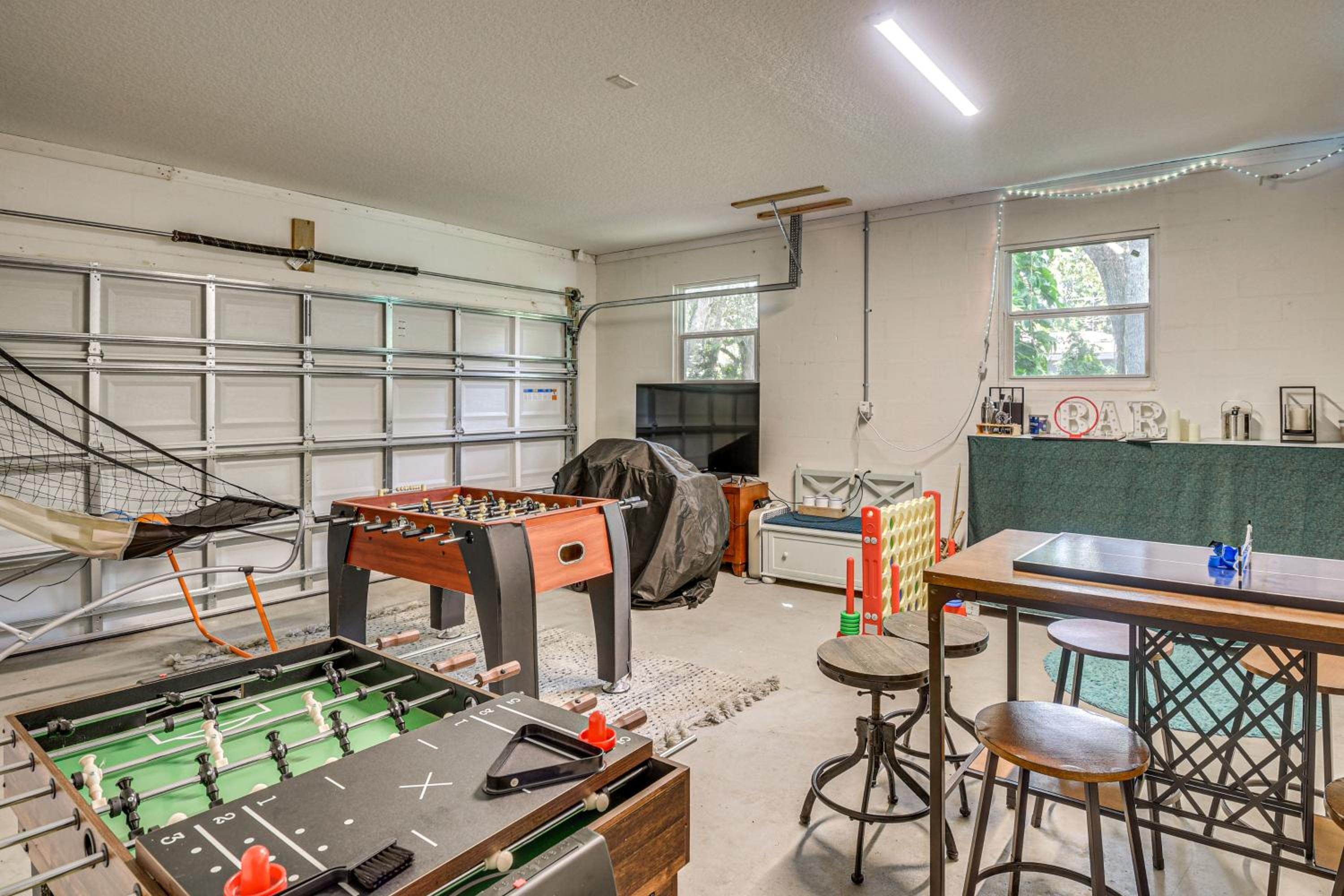 Game Room, Yard Home 3 Mi to Daytona Beach!