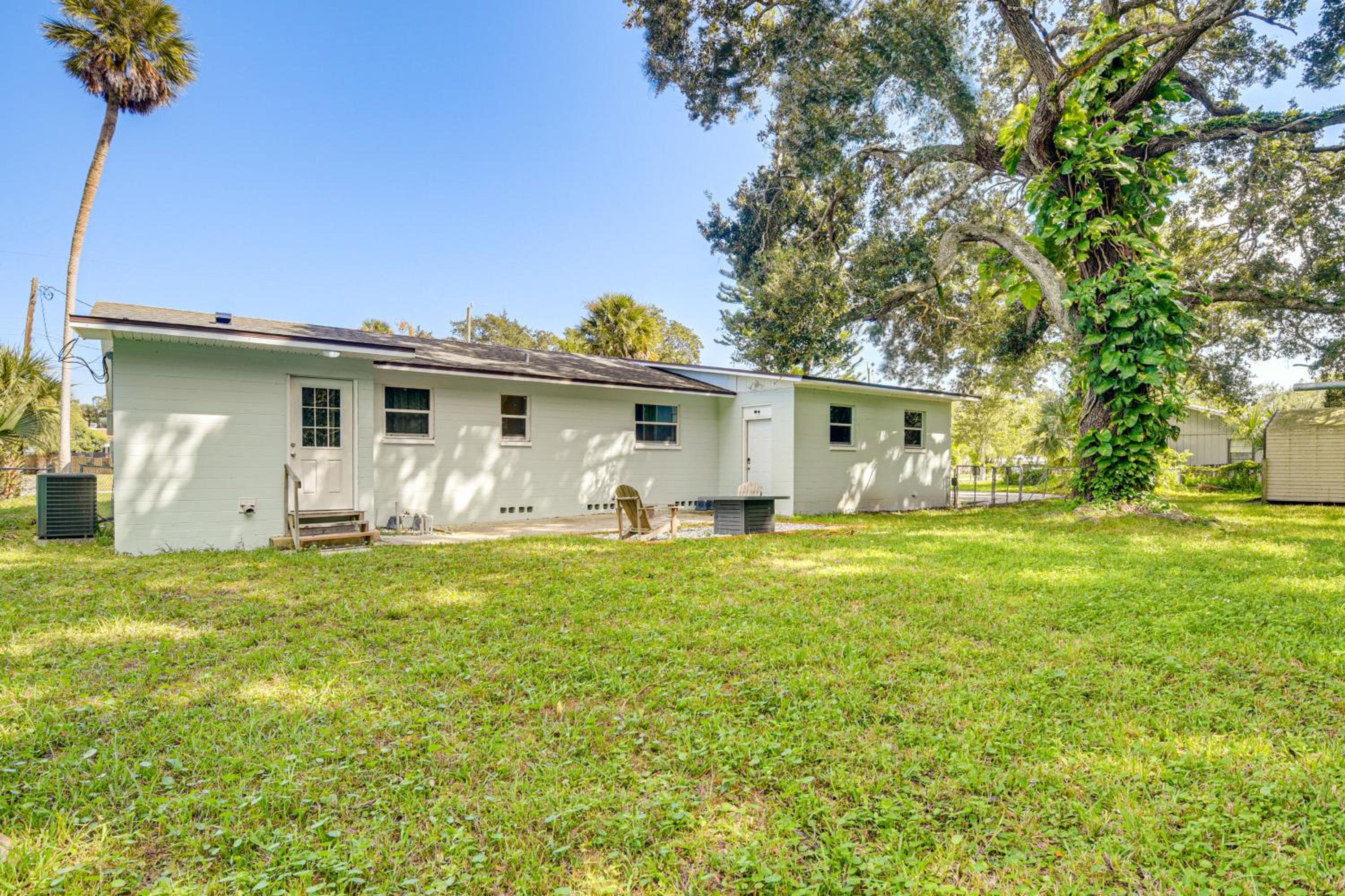 Game Room, Yard Home 3 Mi to Daytona Beach!