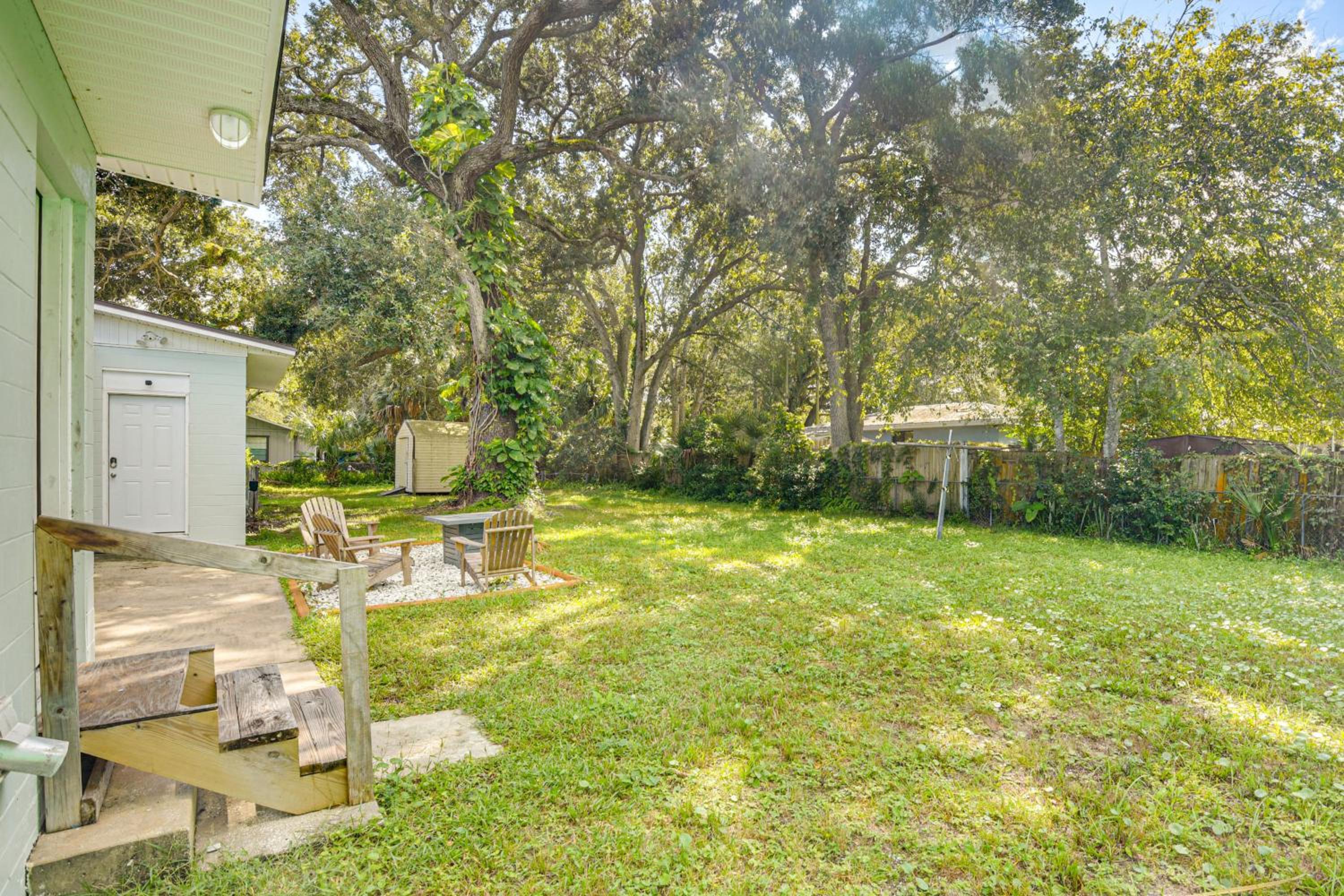 Game Room, Yard Home 3 Mi to Daytona Beach!