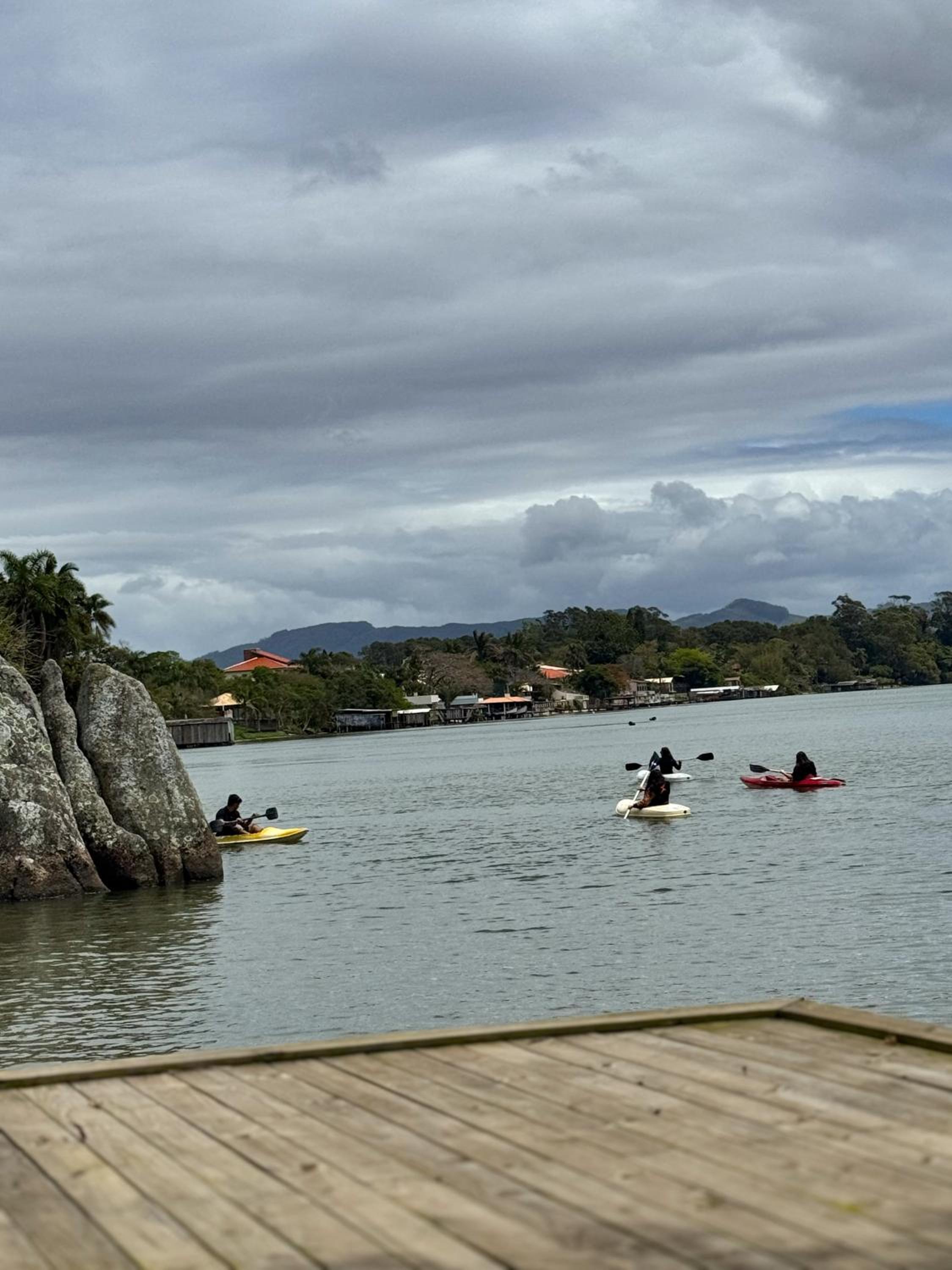 Chalé na beira da lagoa com vista
