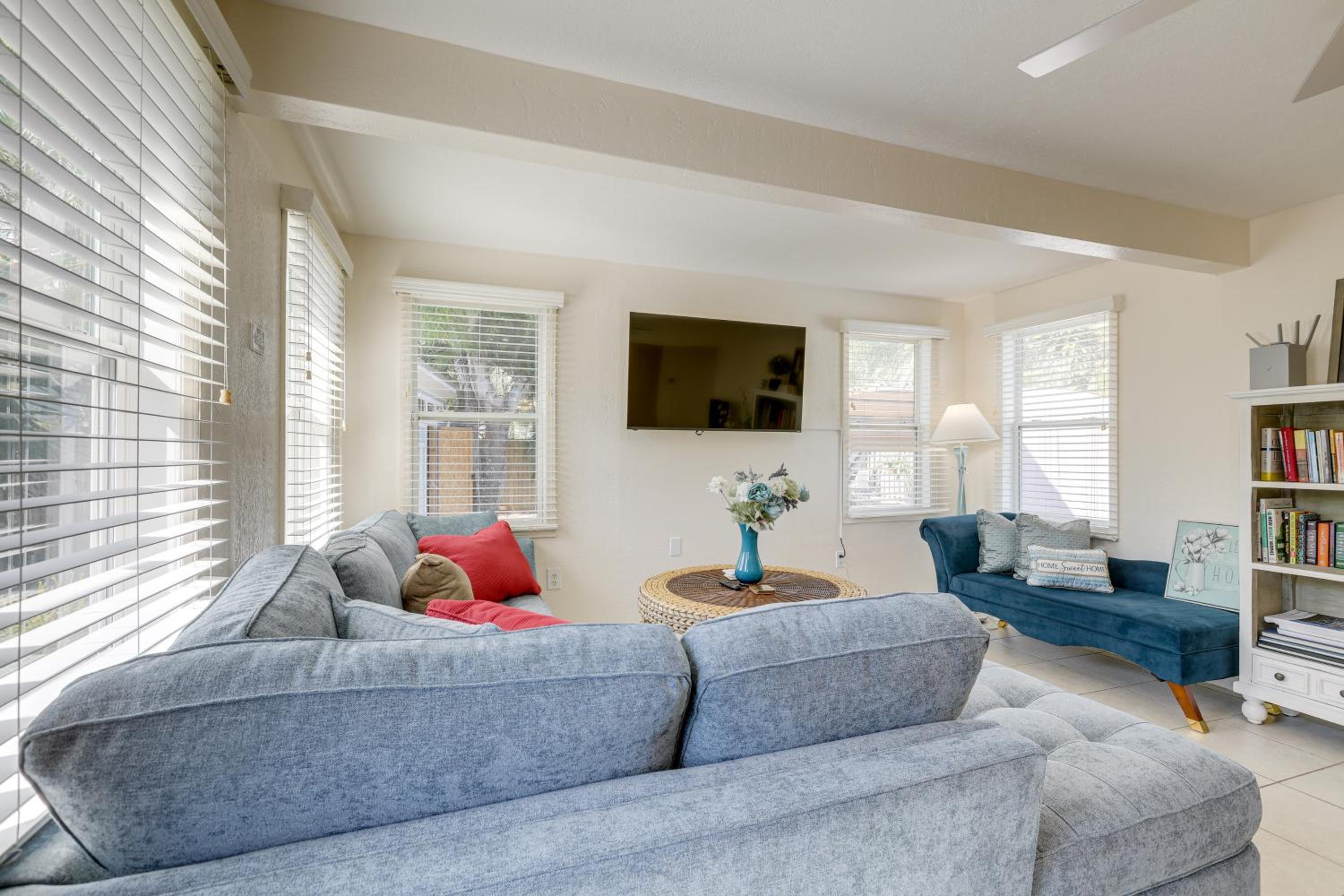 3 Mi to Jensen Beach Pet-Friendly Getaway with Yard