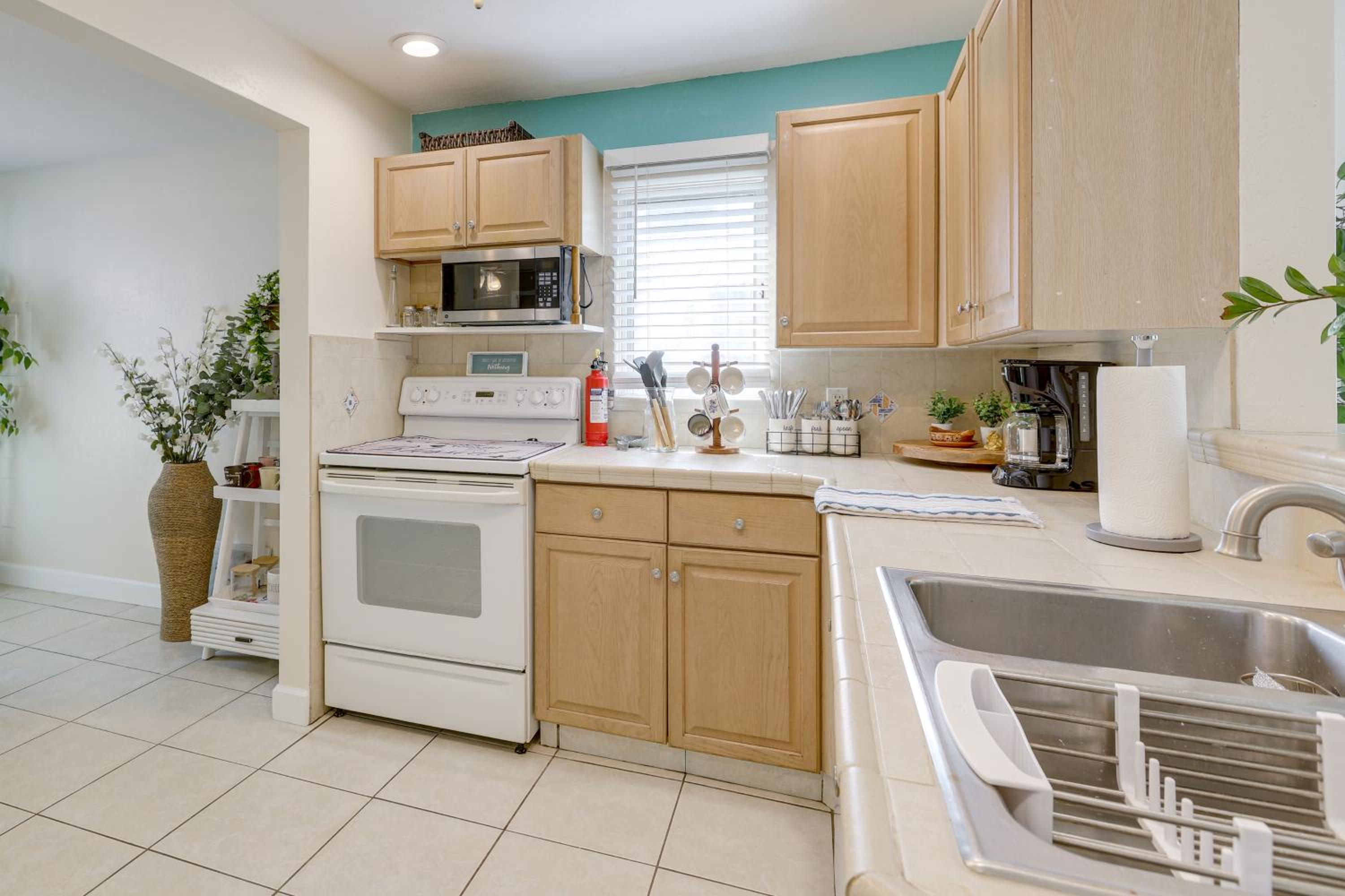 3 Mi to Jensen Beach Pet-Friendly Getaway with Yard
