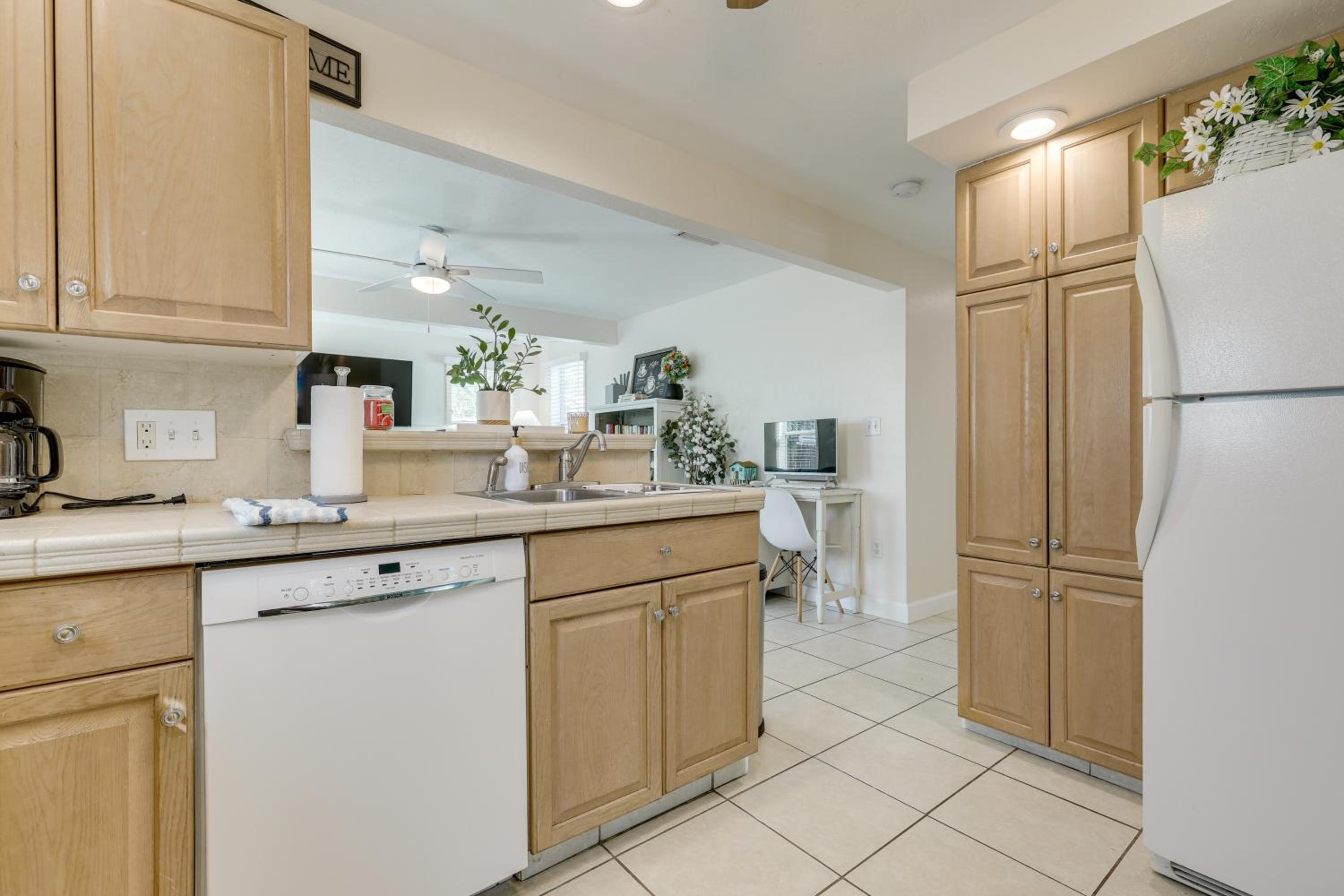 3 Mi to Jensen Beach Pet-Friendly Getaway with Yard