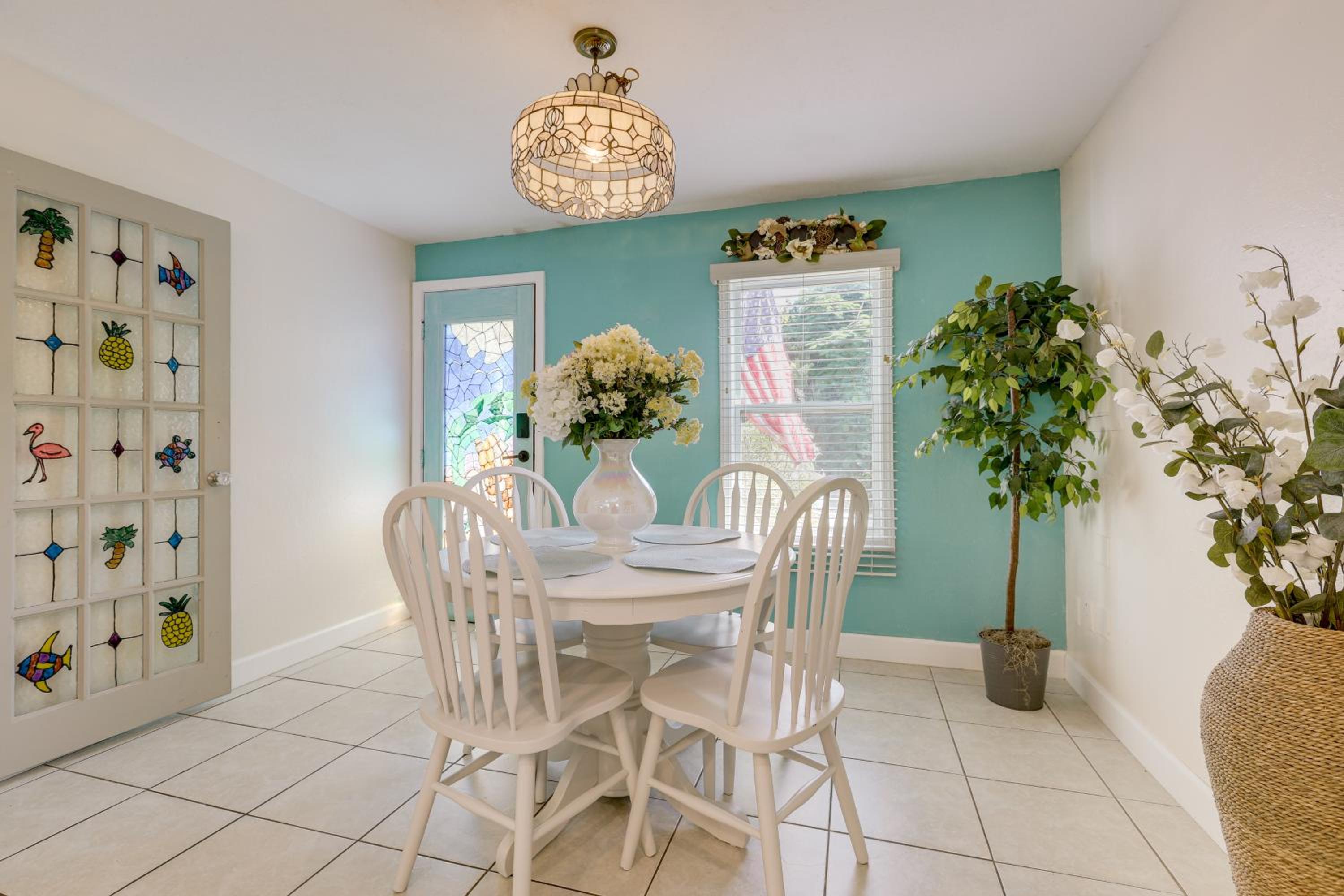 3 Mi to Jensen Beach Pet-Friendly Getaway with Yard
