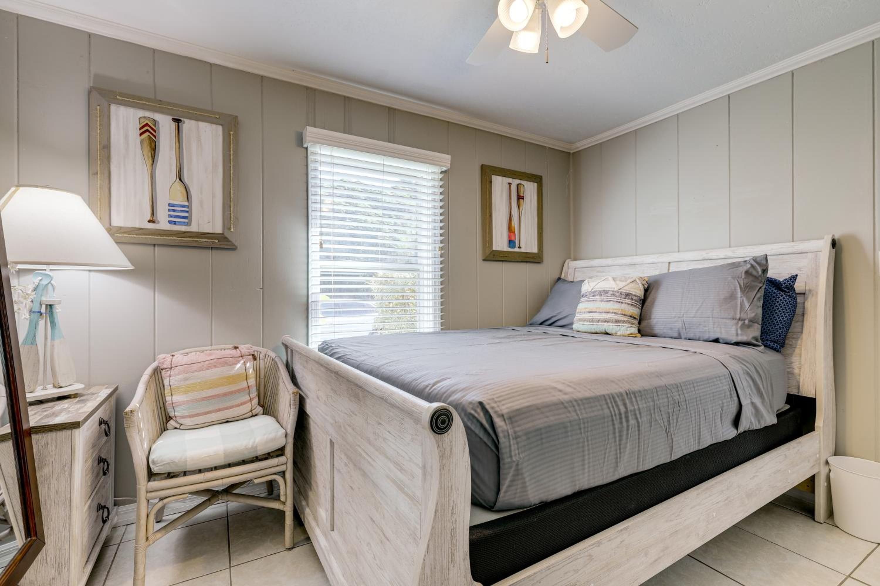3 Mi to Jensen Beach Pet-Friendly Getaway with Yard