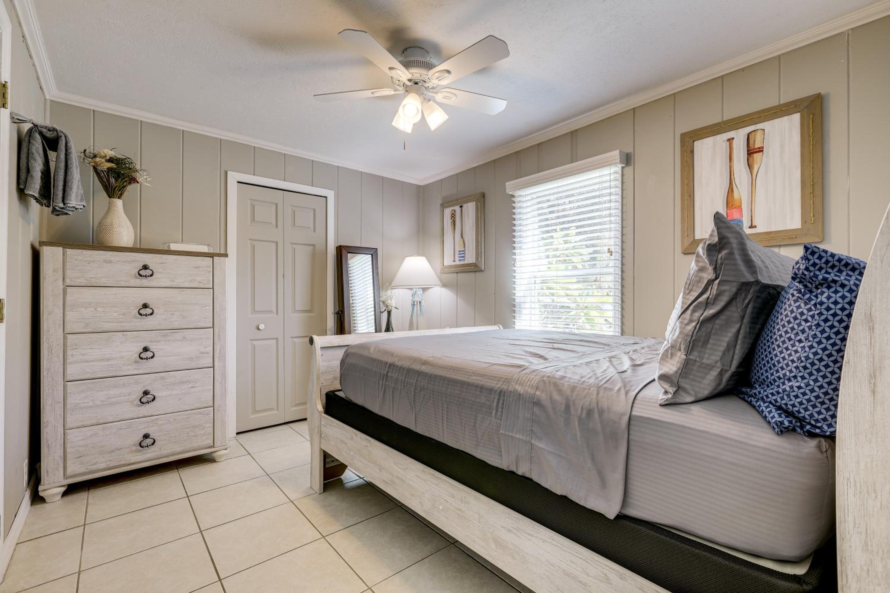 3 Mi to Jensen Beach Pet-Friendly Getaway with Yard