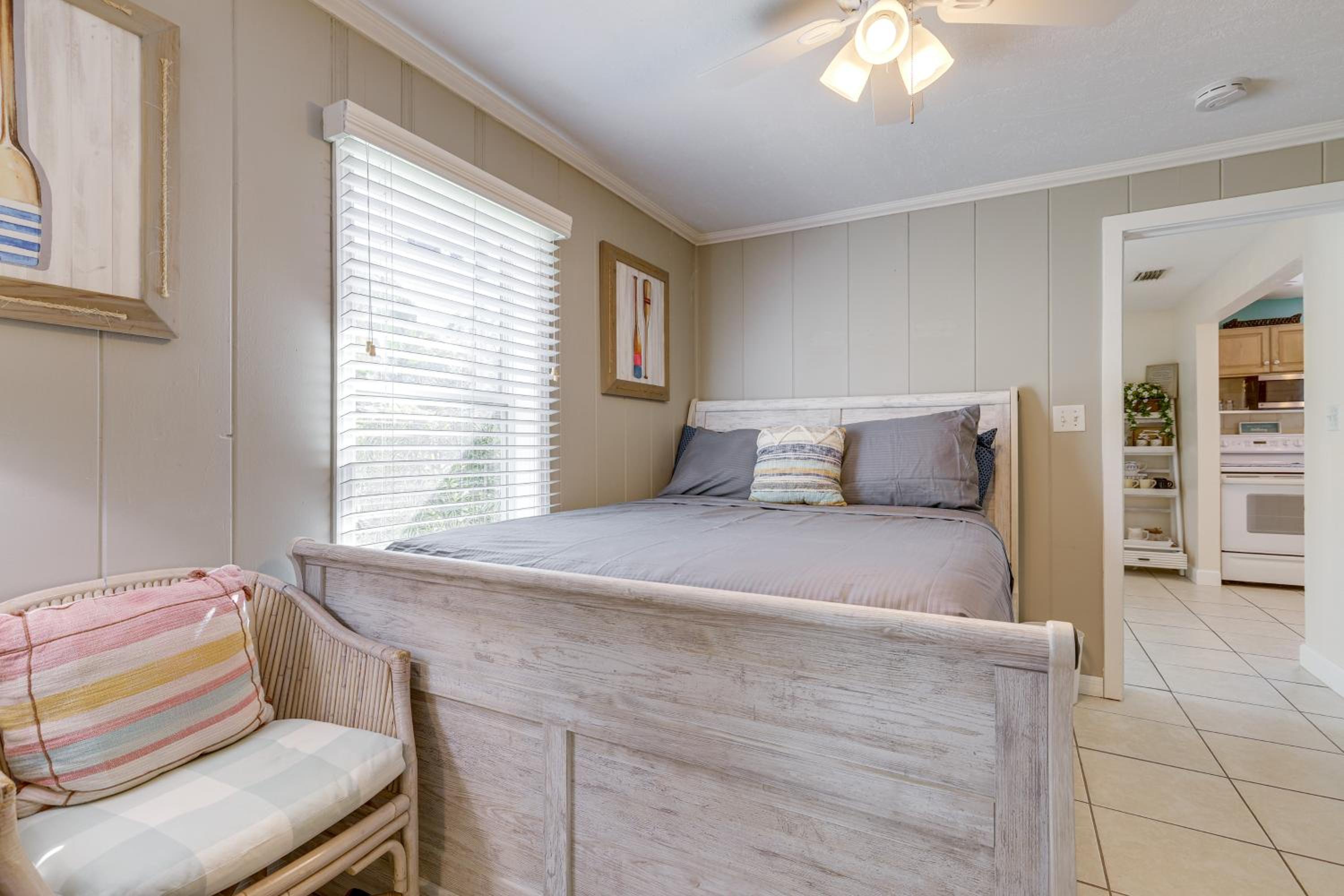 3 Mi to Jensen Beach Pet-Friendly Getaway with Yard