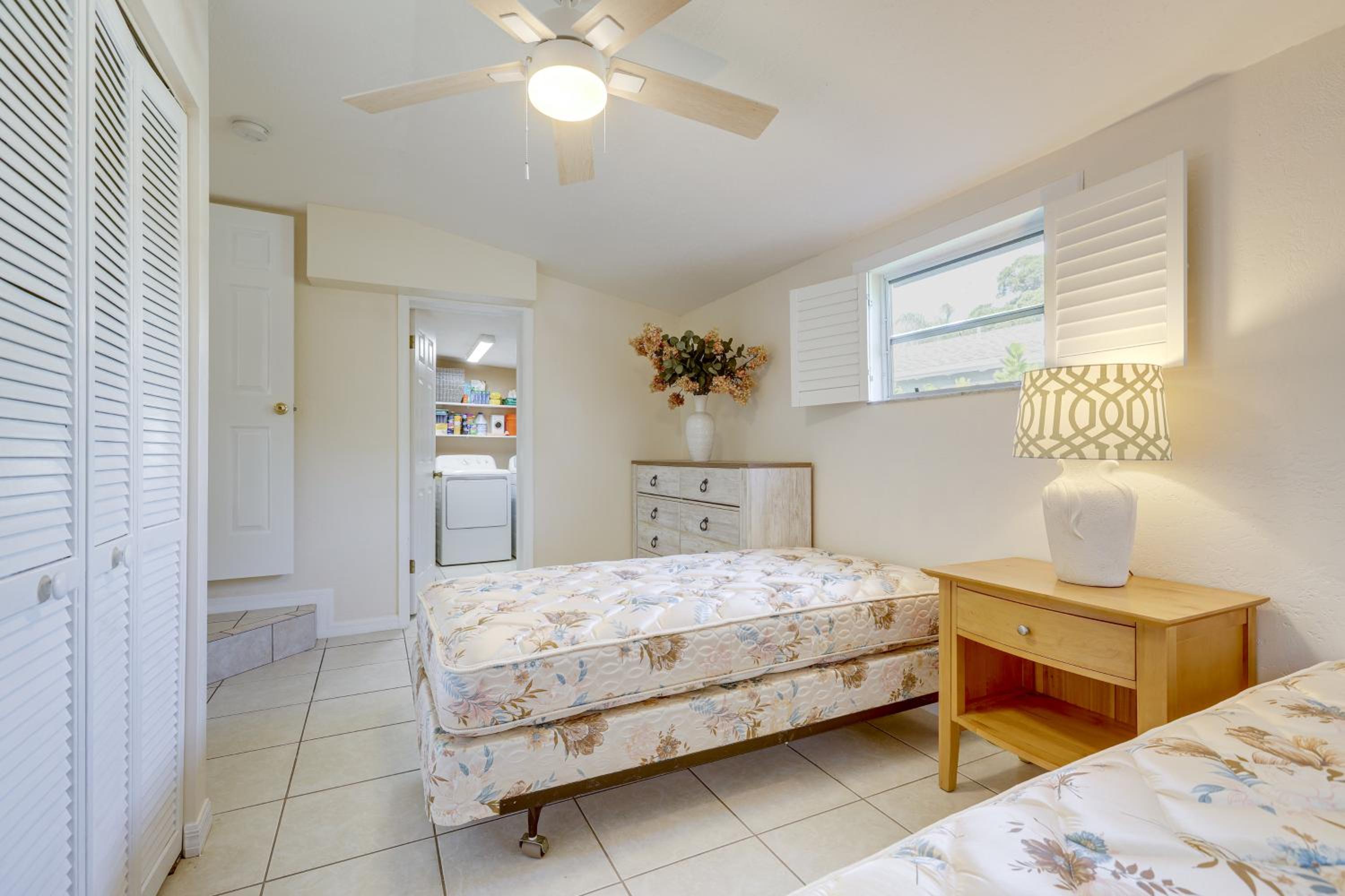 3 Mi to Jensen Beach Pet-Friendly Getaway with Yard