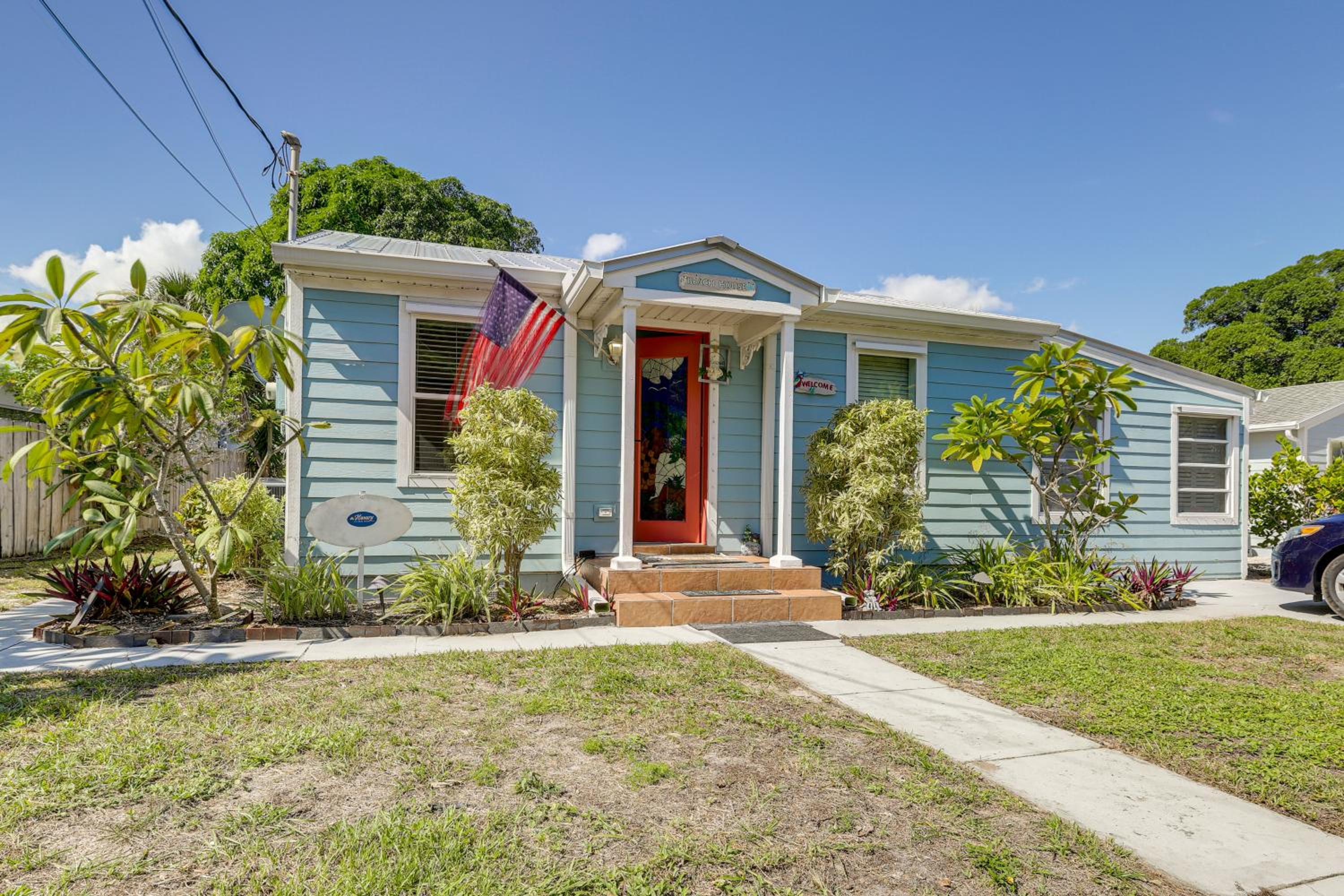 3 Mi to Jensen Beach Pet-Friendly Getaway with Yard