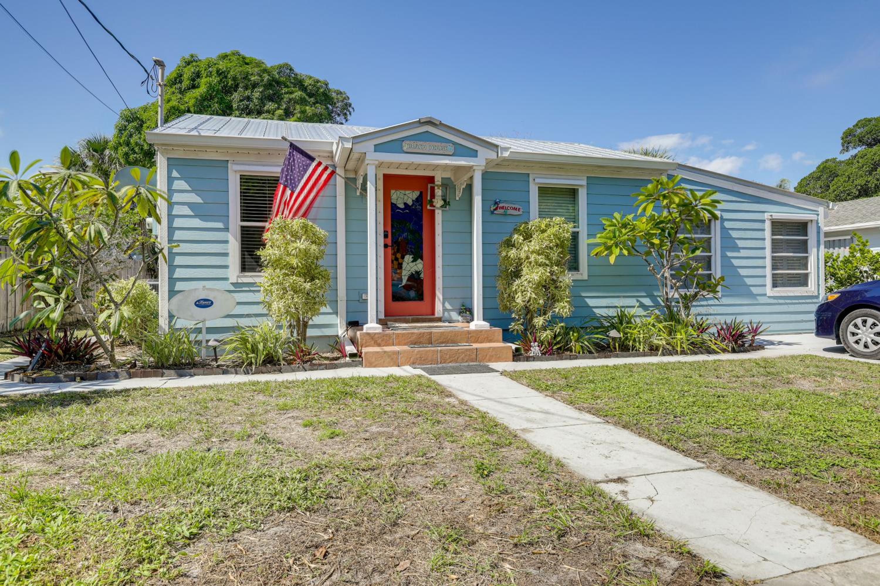3 Mi to Jensen Beach Pet-Friendly Getaway with Yard