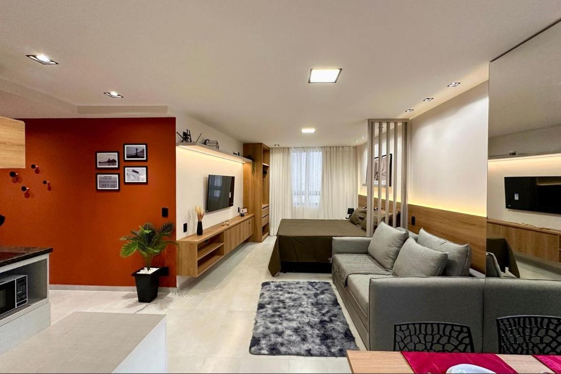 Studio 4pessoas, WiFi, Sauna, Enxoval, Arcos da Lapa, a 5 minutos da Petrobras, próximo a VLT e Metro para Copacabana