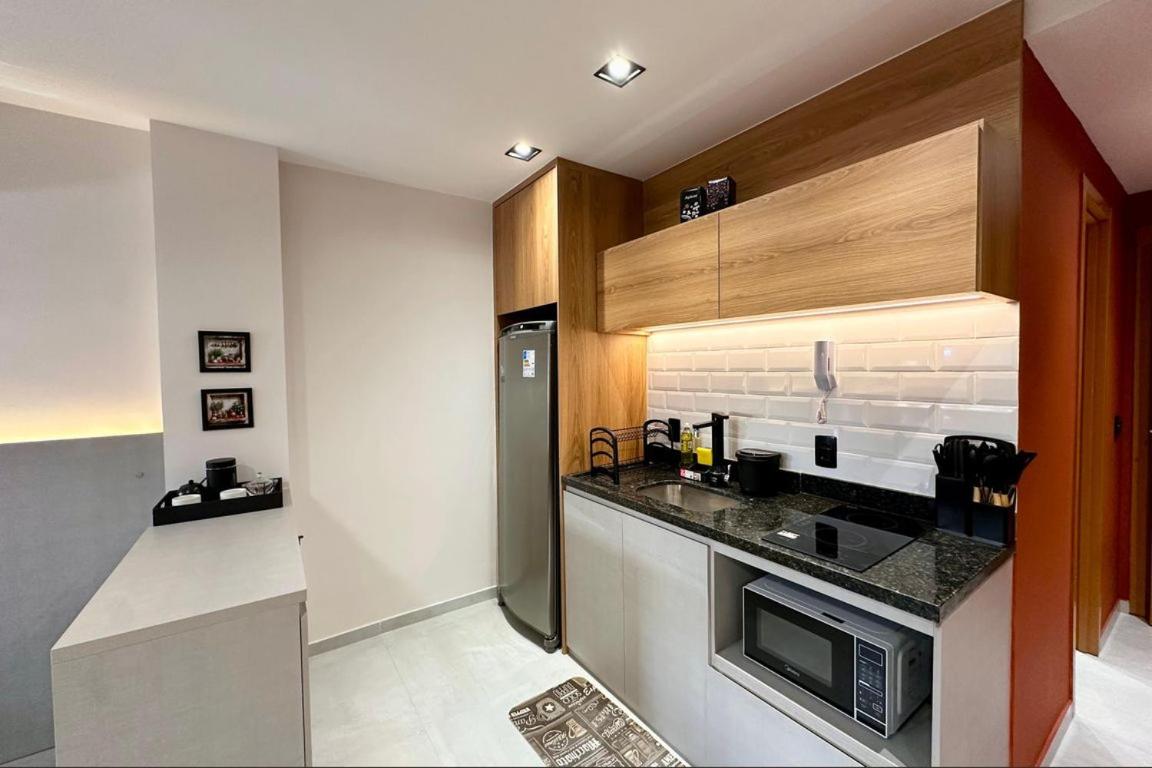 Studio 4pessoas, WiFi, Sauna, Enxoval, Arcos da Lapa, a 5 minutos da Petrobras, próximo a VLT e Metro para Copacabana