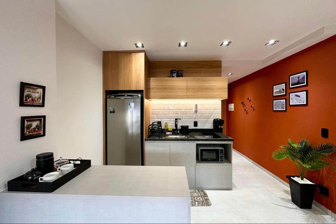 Studio 4pessoas, WiFi, Sauna, Enxoval, Arcos da Lapa, a 5 minutos da Petrobras, próximo a VLT e Metro para Copacabana