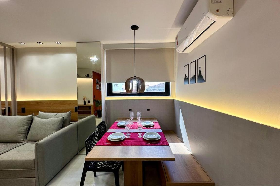 Studio 4pessoas, WiFi, Sauna, Enxoval, Arcos da Lapa, a 5 minutos da Petrobras, próximo a VLT e Metro para Copacabana