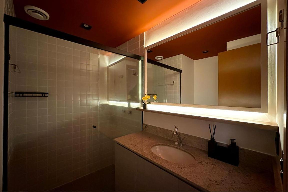 Studio 4pessoas, WiFi, Sauna, Enxoval, Arcos da Lapa, a 5 minutos da Petrobras, próximo a VLT e Metro para Copacabana