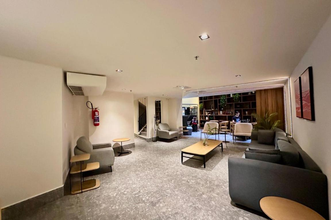 Studio 4pessoas, WiFi, Sauna, Enxoval, Arcos da Lapa, a 5 minutos da Petrobras, próximo a VLT e Metro para Copacabana