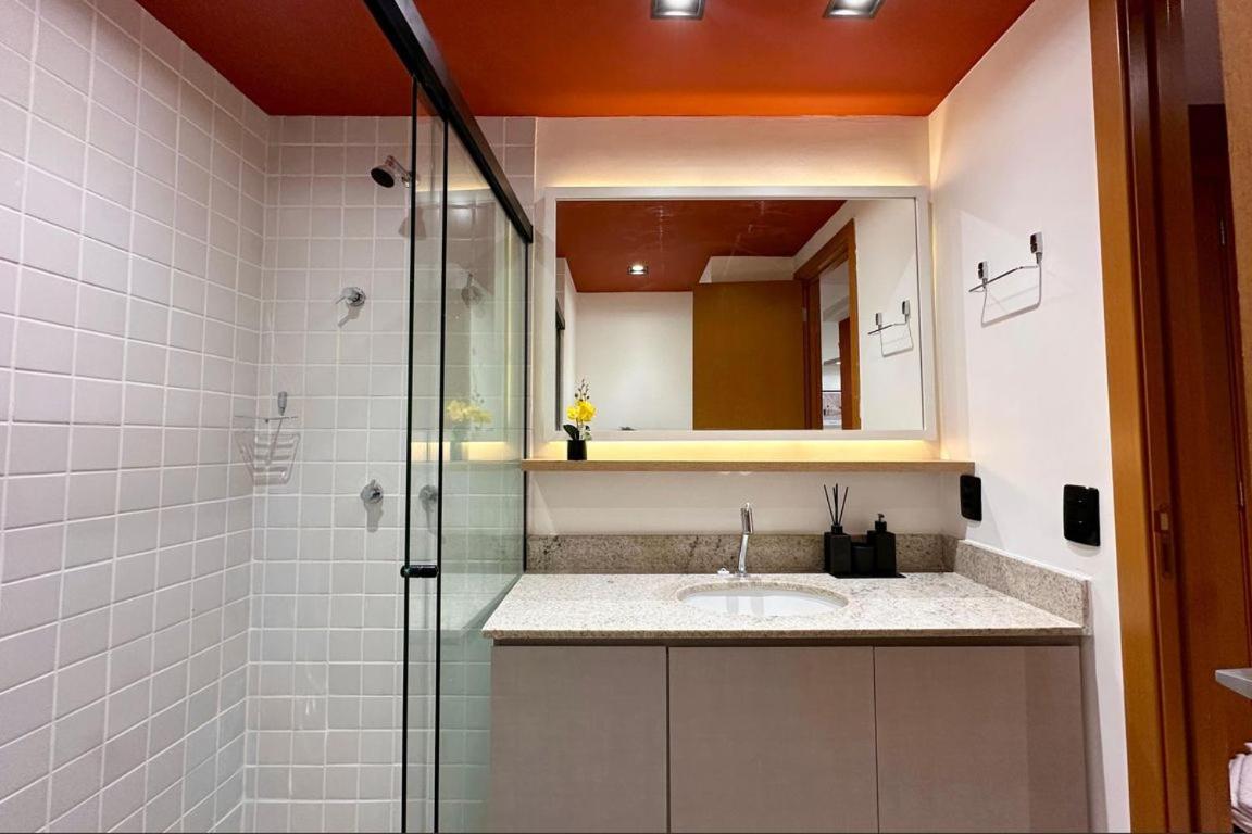 Studio 4pessoas, WiFi, Sauna, Enxoval, Arcos da Lapa, a 5 minutos da Petrobras, próximo a VLT e Metro para Copacabana