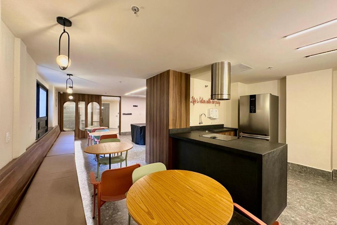 Studio 4pessoas, WiFi, Sauna, Enxoval, Arcos da Lapa, a 5 minutos da Petrobras, próximo a VLT e Metro para Copacabana