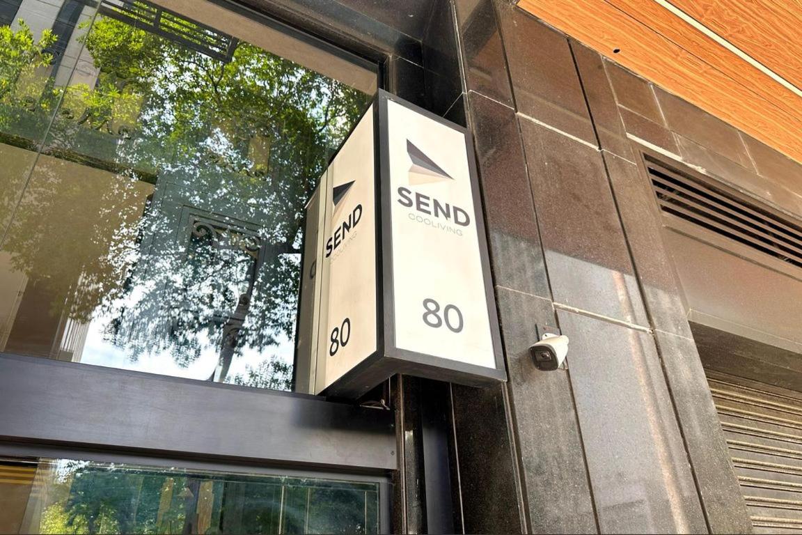 Studio 4pessoas, WiFi, Sauna, Enxoval, Arcos da Lapa, a 5 minutos da Petrobras, próximo a VLT e Metro para Copacabana