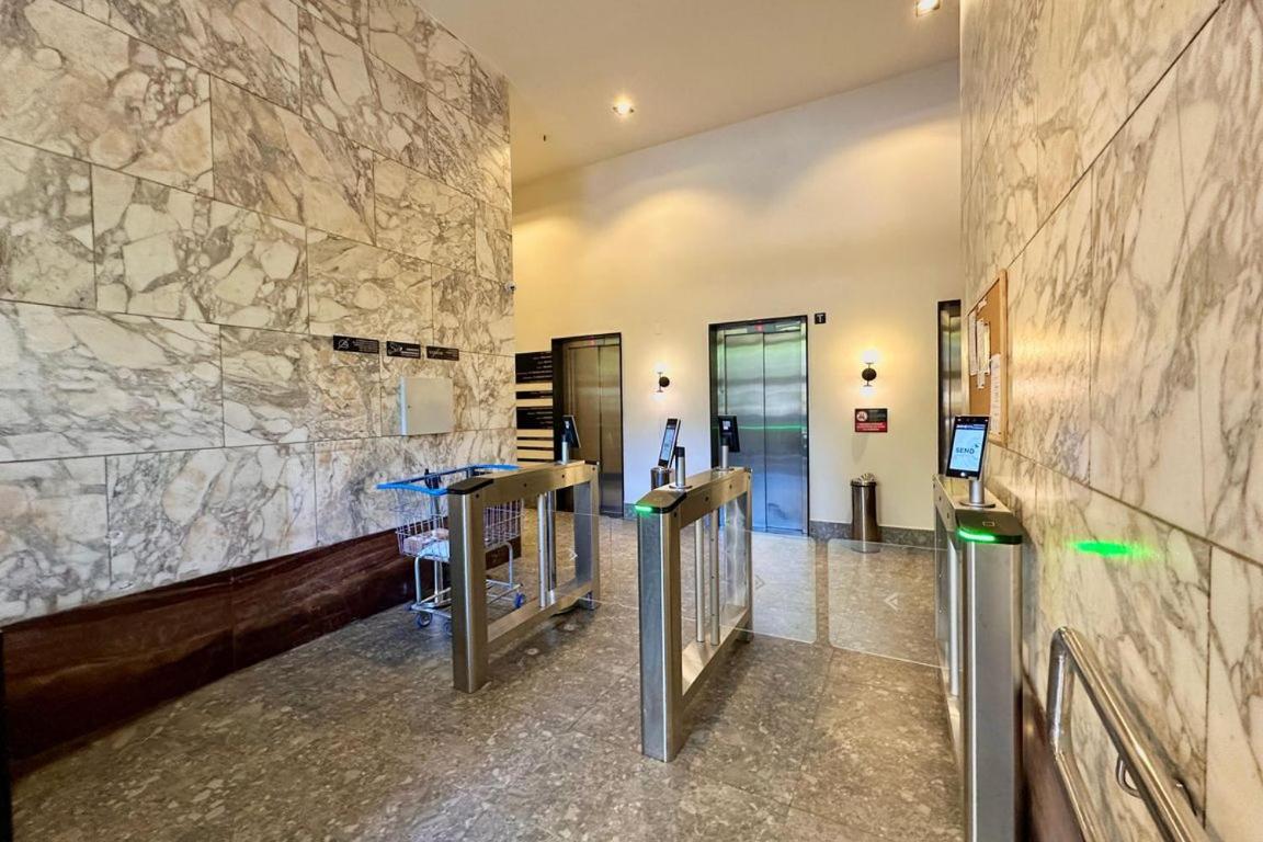 Studio 4pessoas, WiFi, Sauna, Enxoval, Arcos da Lapa, a 5 minutos da Petrobras, próximo a VLT e Metro para Copacabana