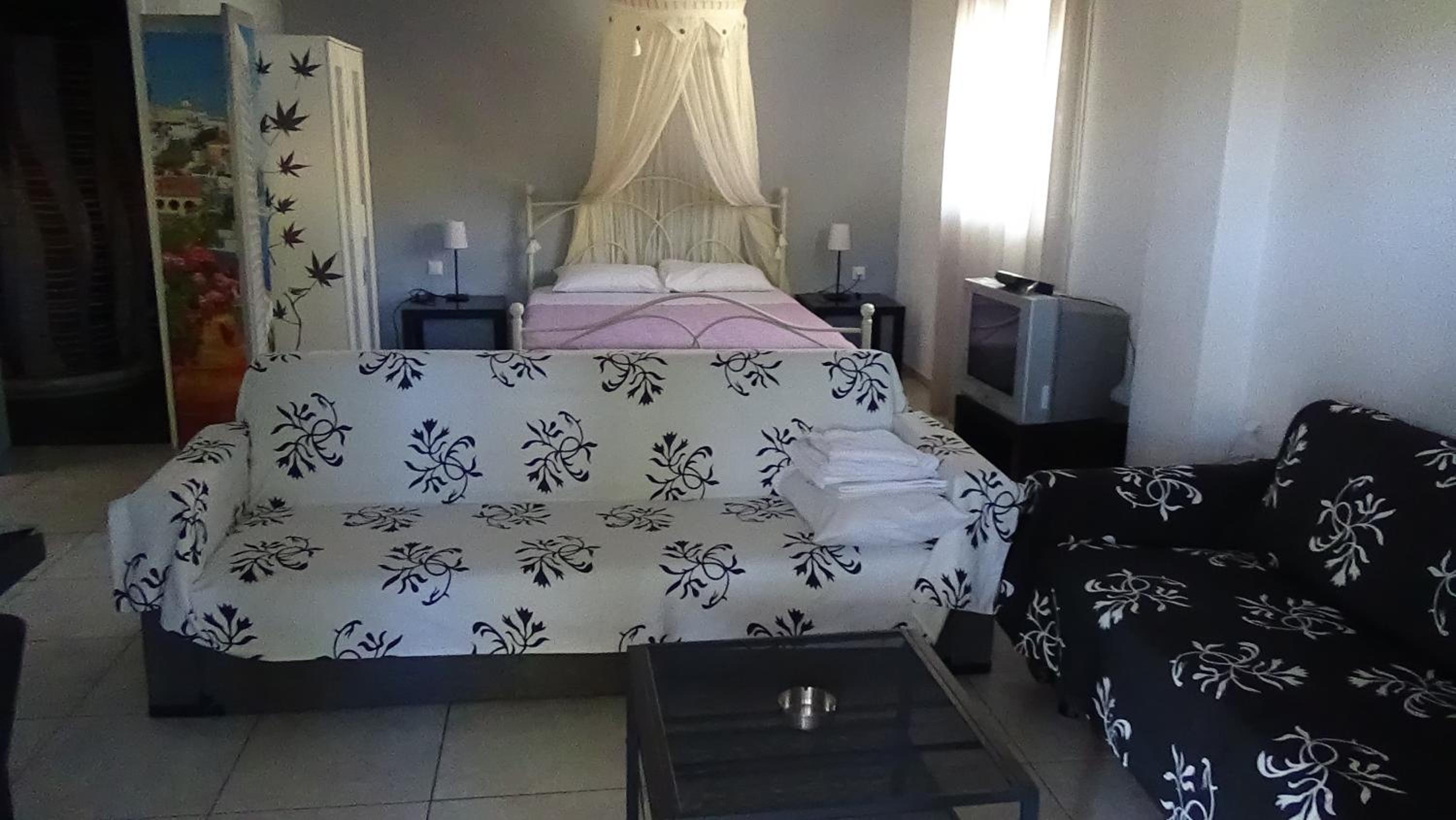 Alexandros Apartments