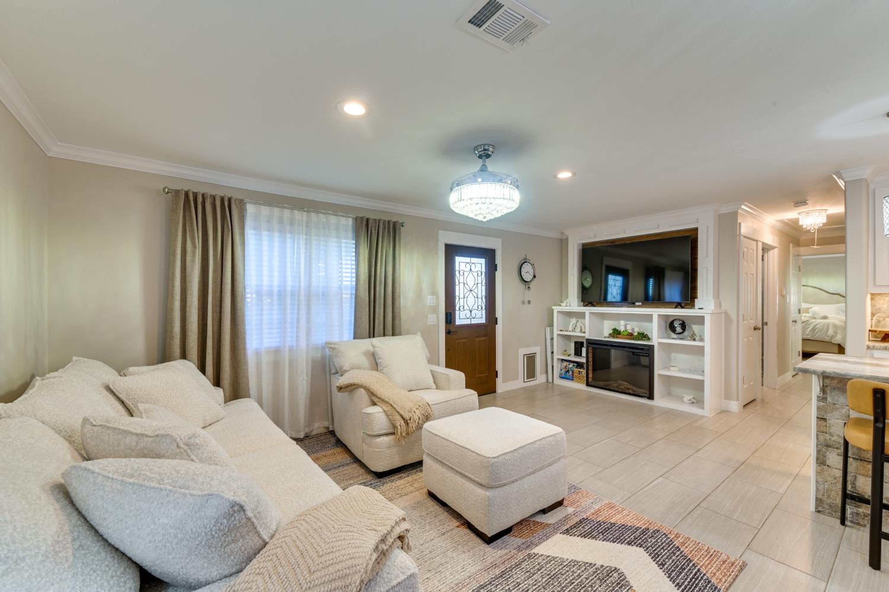 Walk to Frisco Commons Park Modern Home with Patio