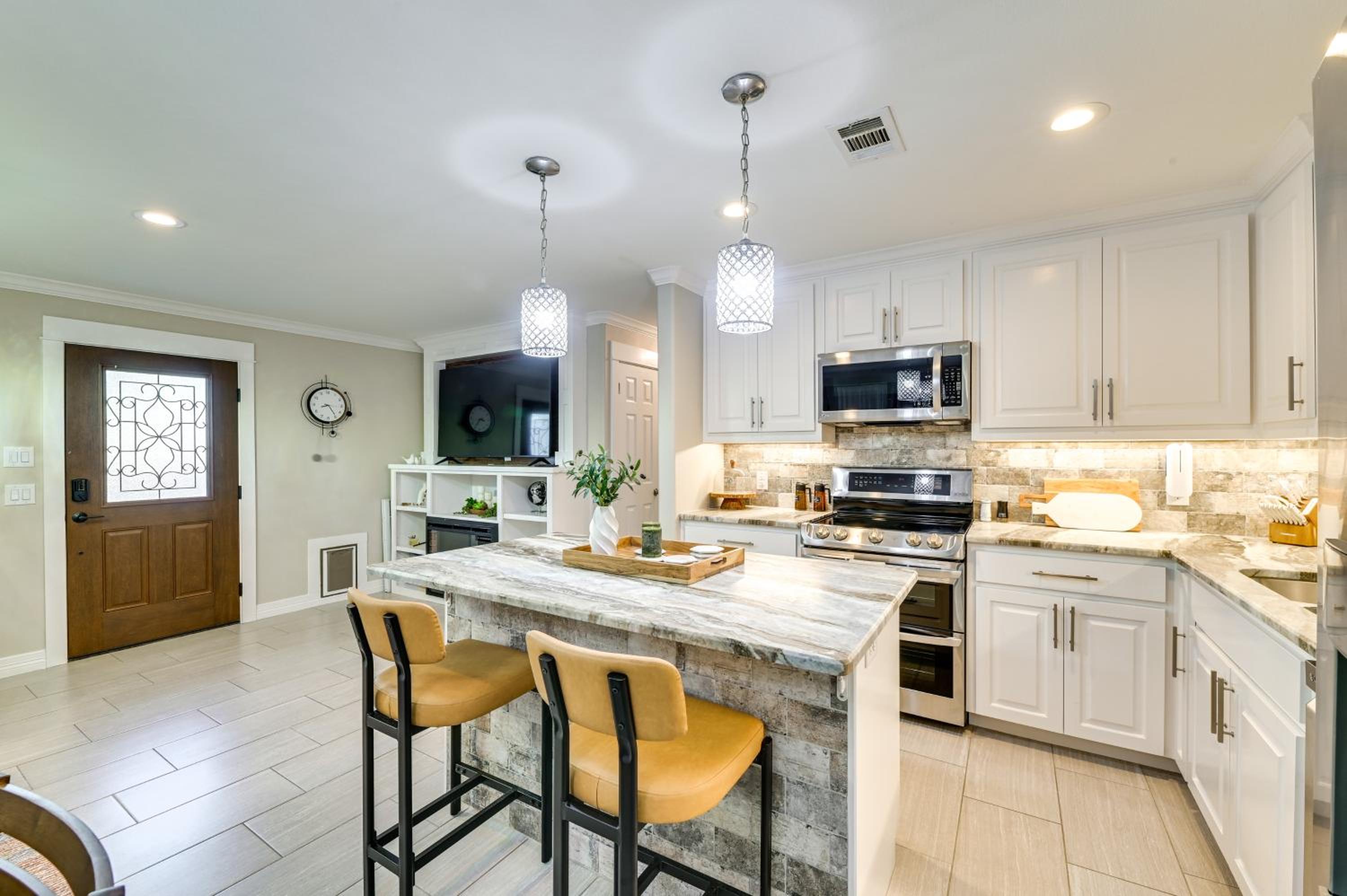 Walk to Frisco Commons Park Modern Home with Patio