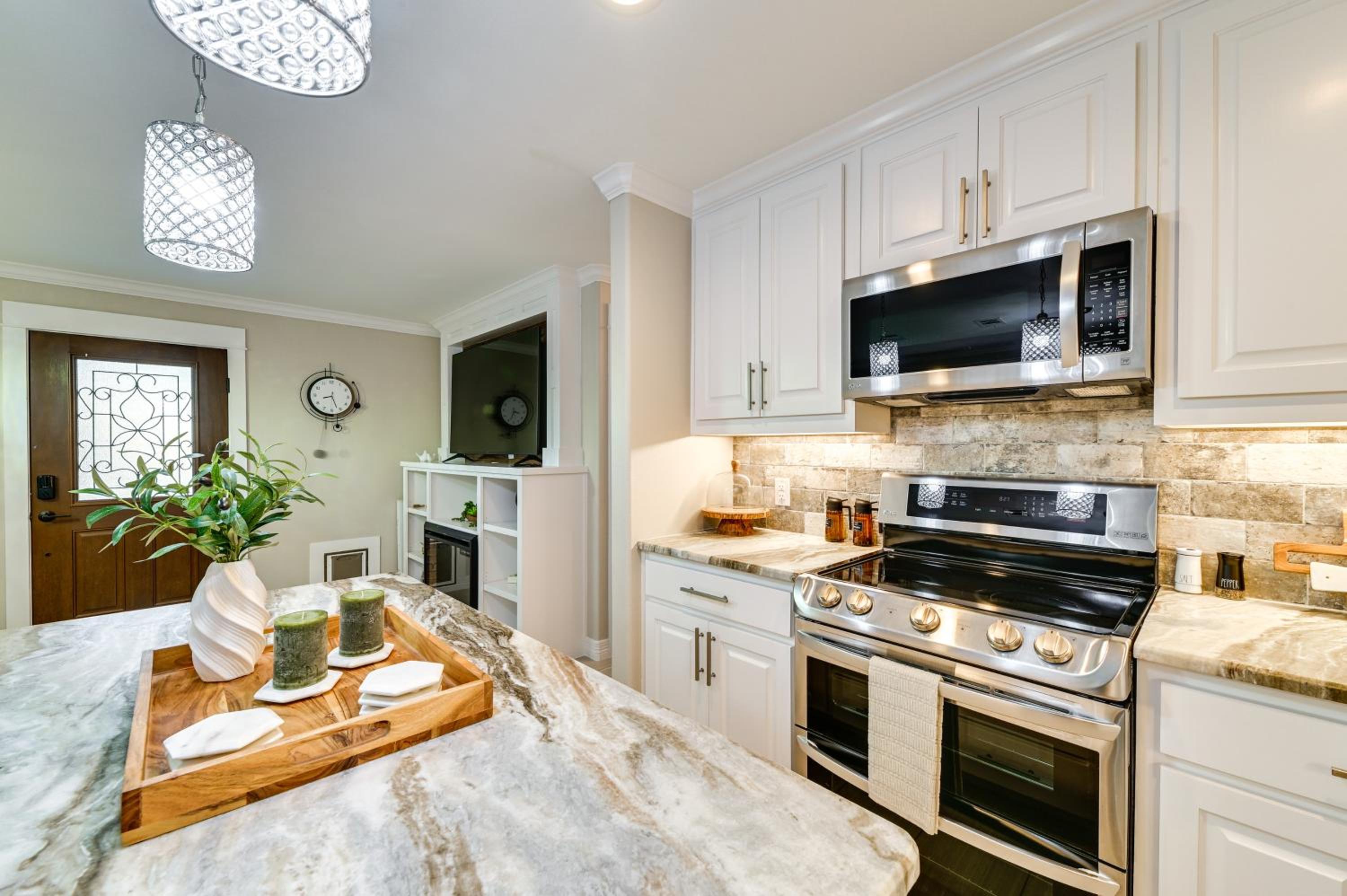 Walk to Frisco Commons Park Modern Home with Patio