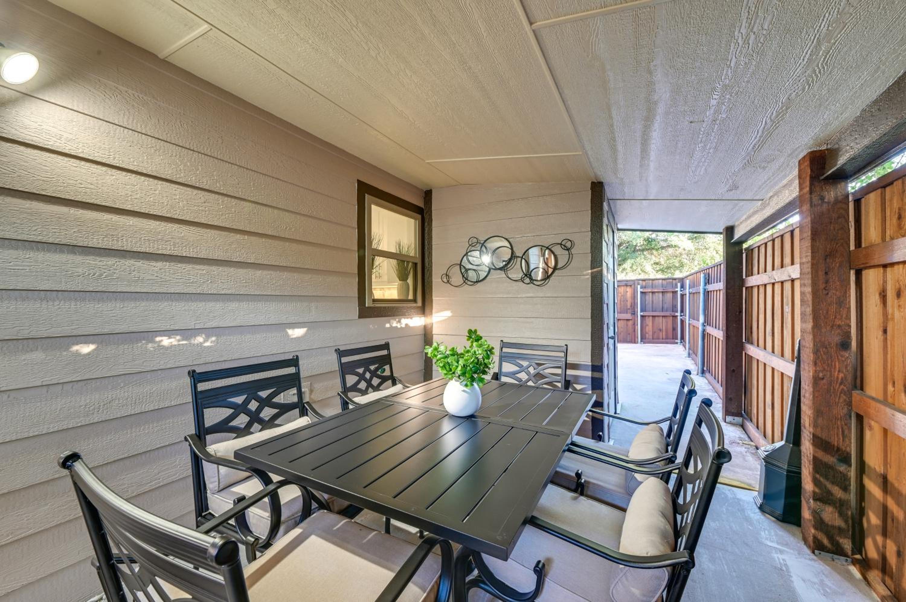 Walk to Frisco Commons Park Modern Home with Patio