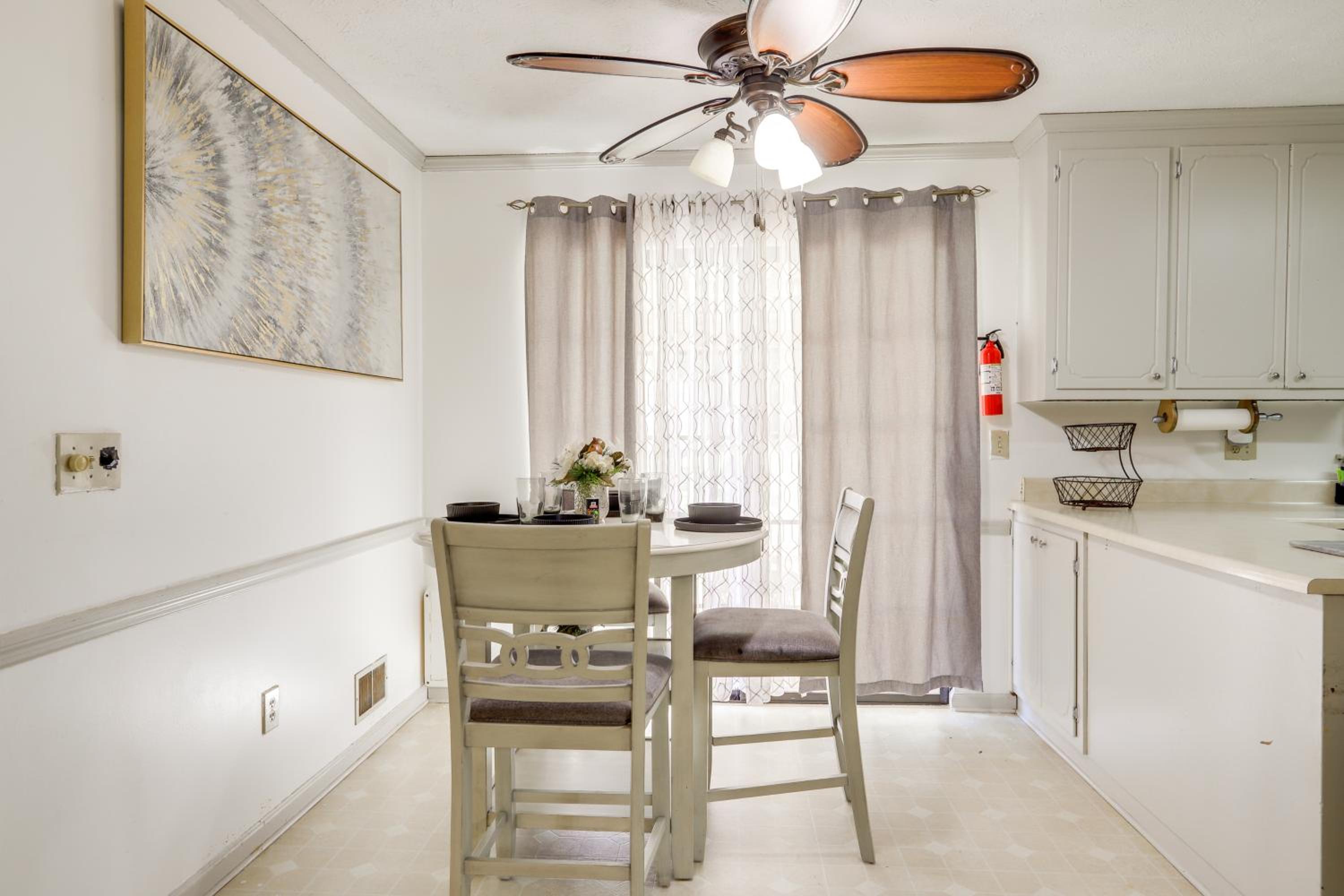 Playground and Grill Pet-Friendly Griffin Getaway!