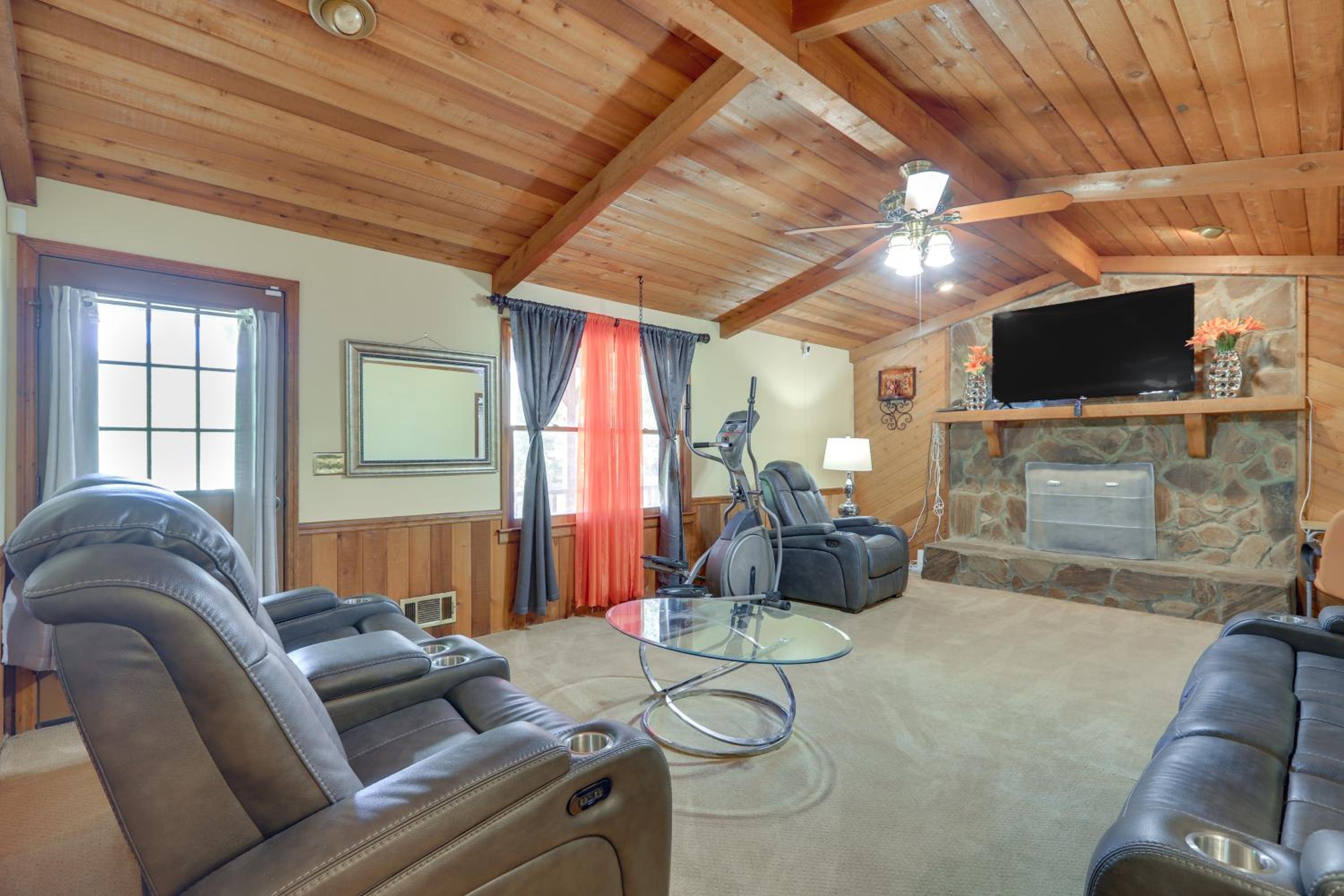 Playground and Grill Pet-Friendly Griffin Getaway!