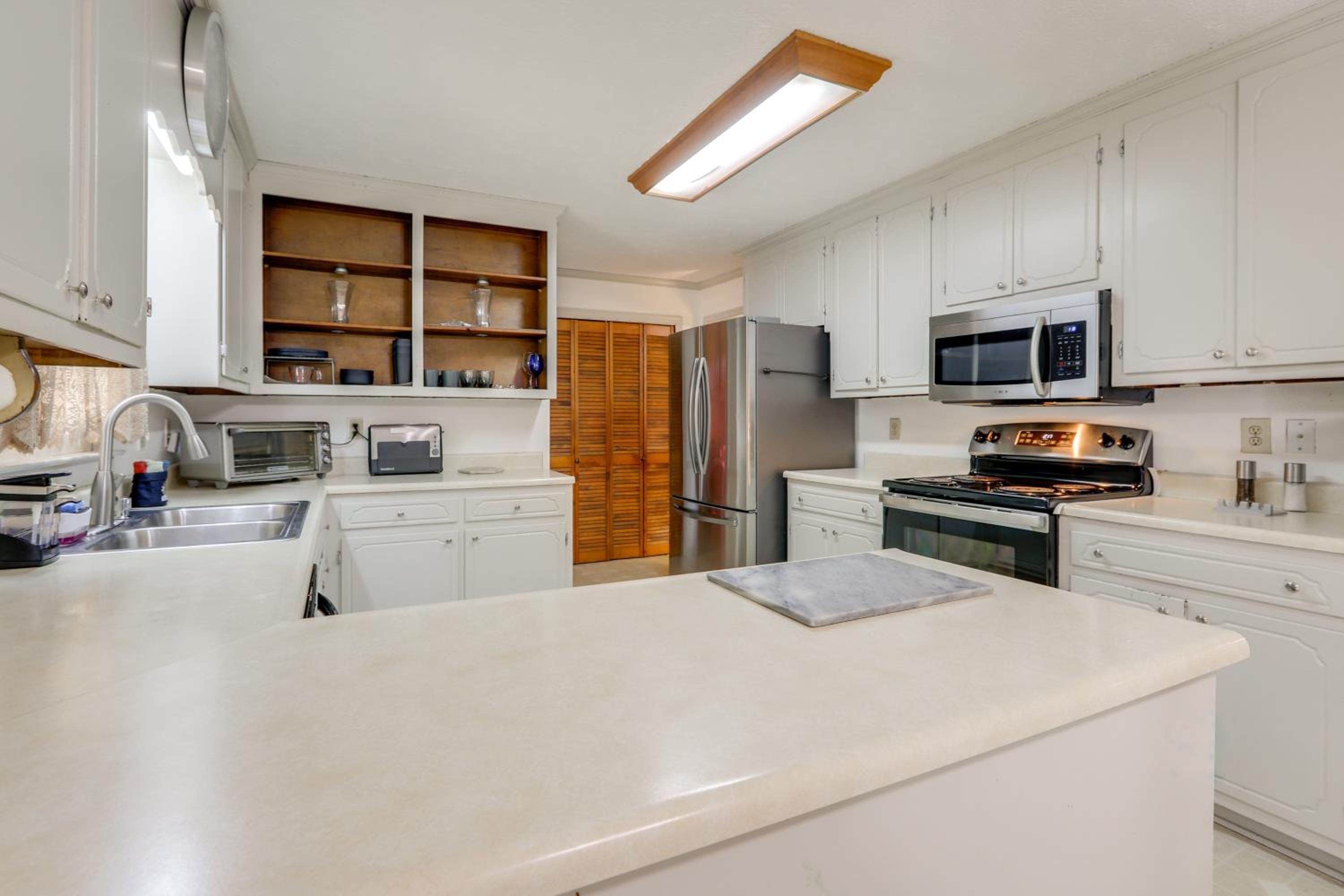 Playground and Grill Pet-Friendly Griffin Getaway!