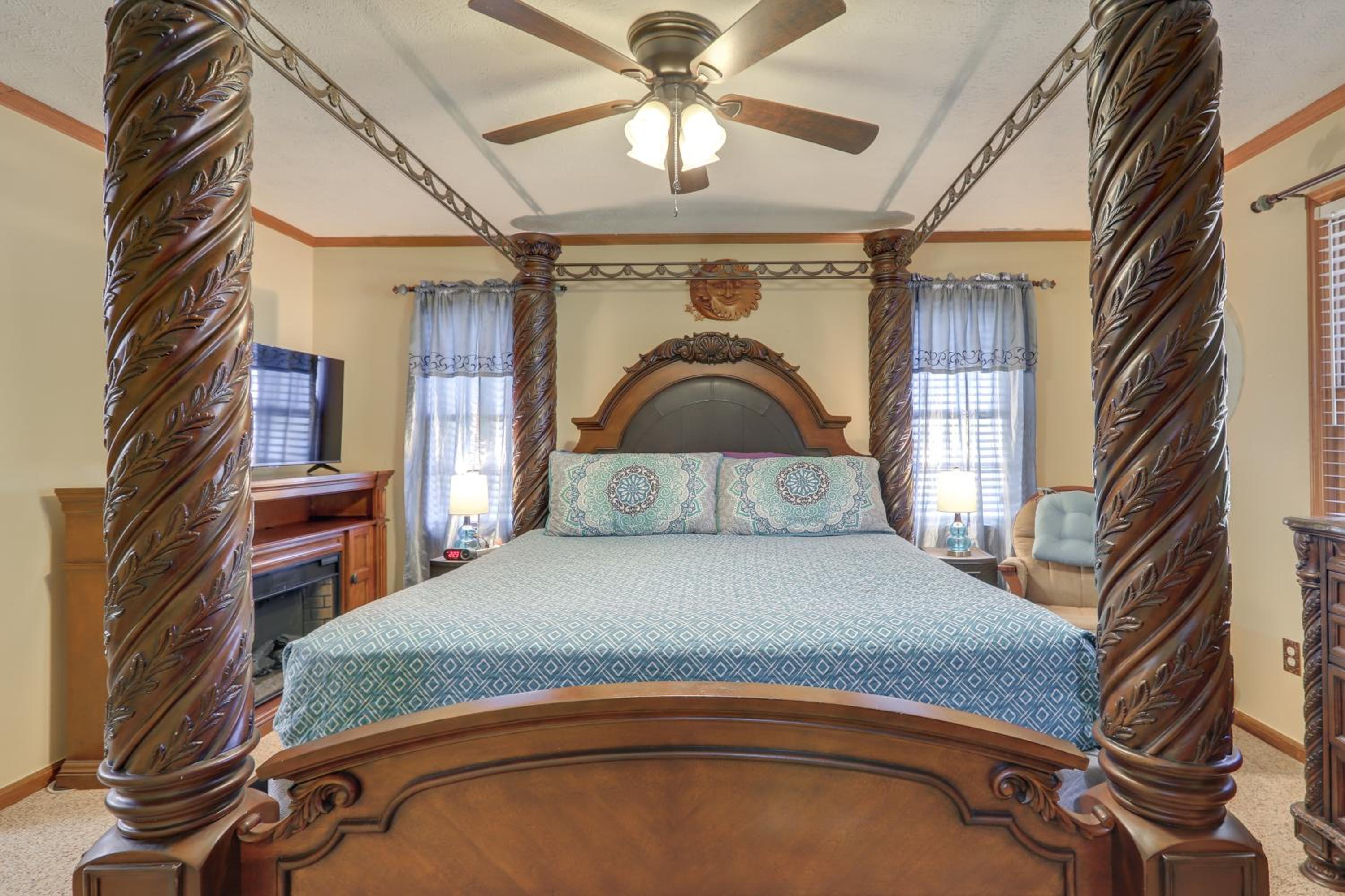 Playground and Grill Pet-Friendly Griffin Getaway!