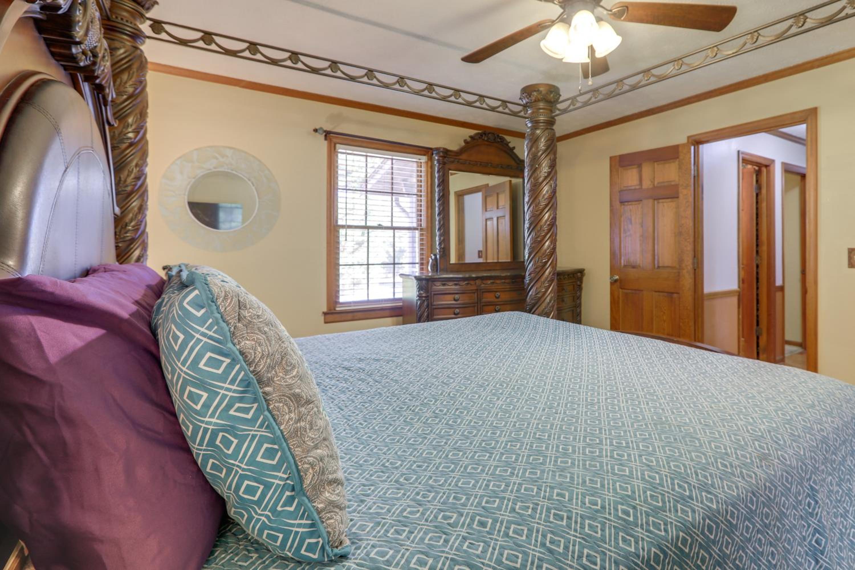 Playground and Grill Pet-Friendly Griffin Getaway!
