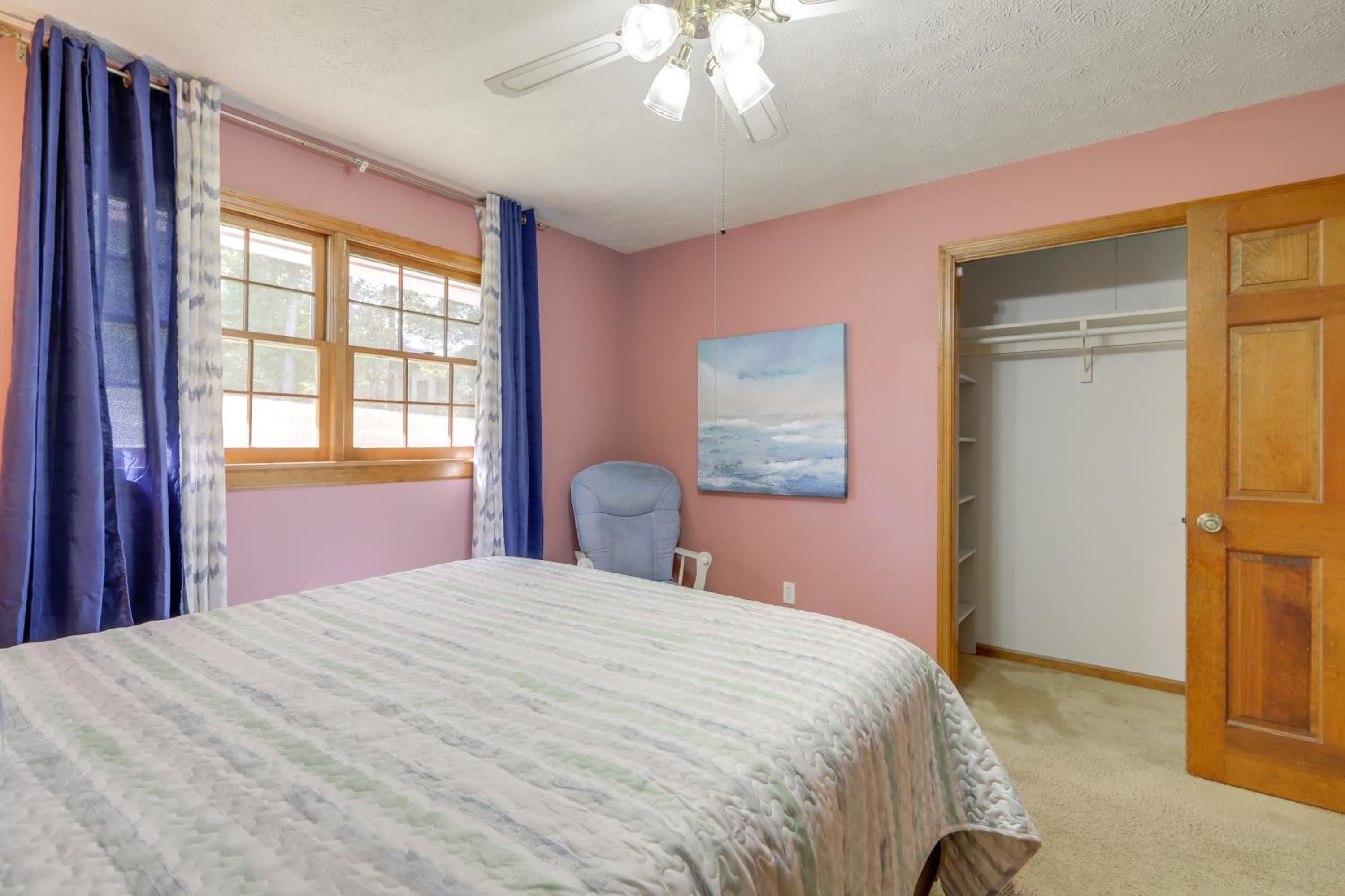 Playground and Grill Pet-Friendly Griffin Getaway!